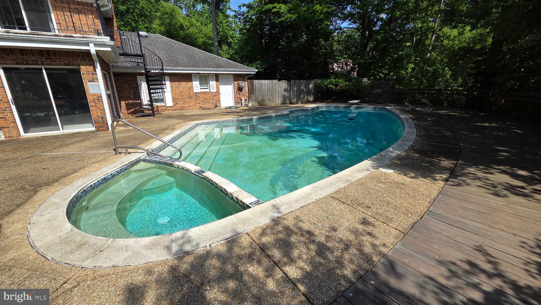 3901 LAKESIDE COURT