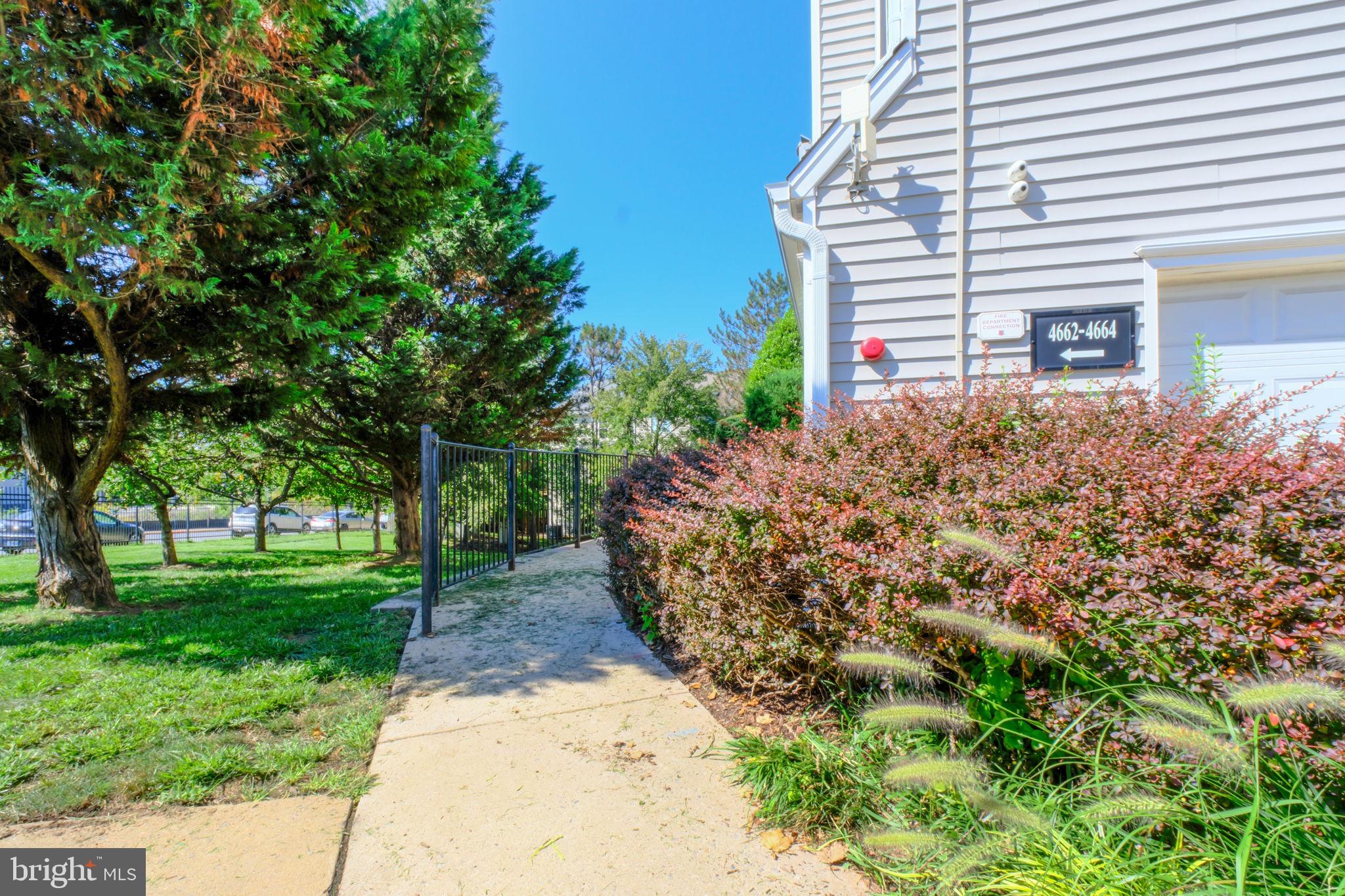 4664 SUPERIOR SQUARE