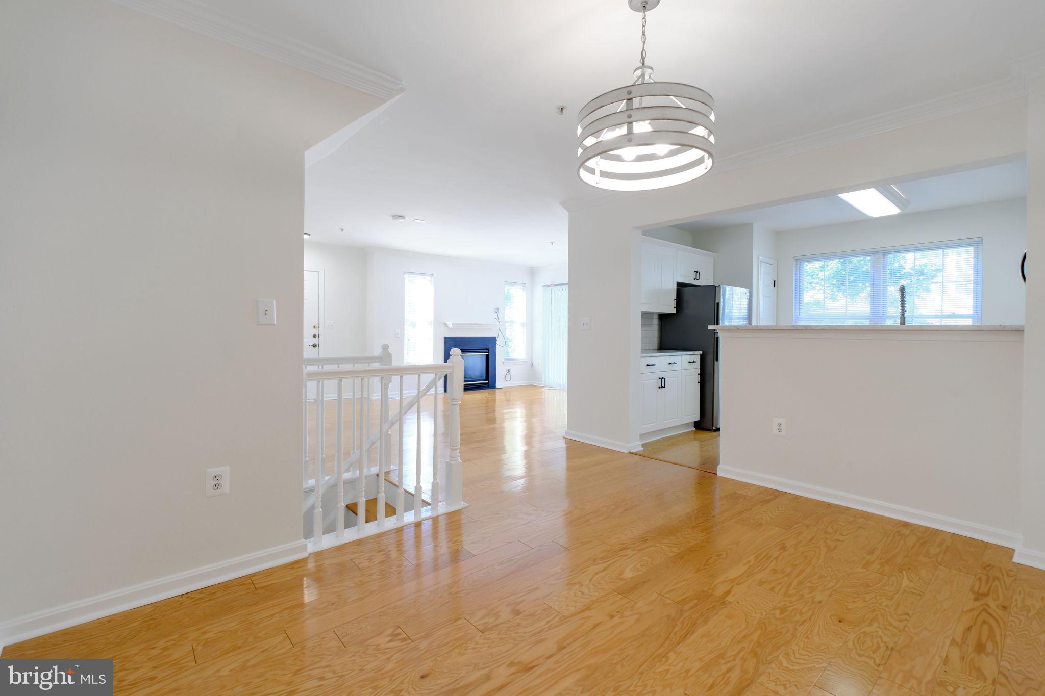 4664 SUPERIOR SQUARE