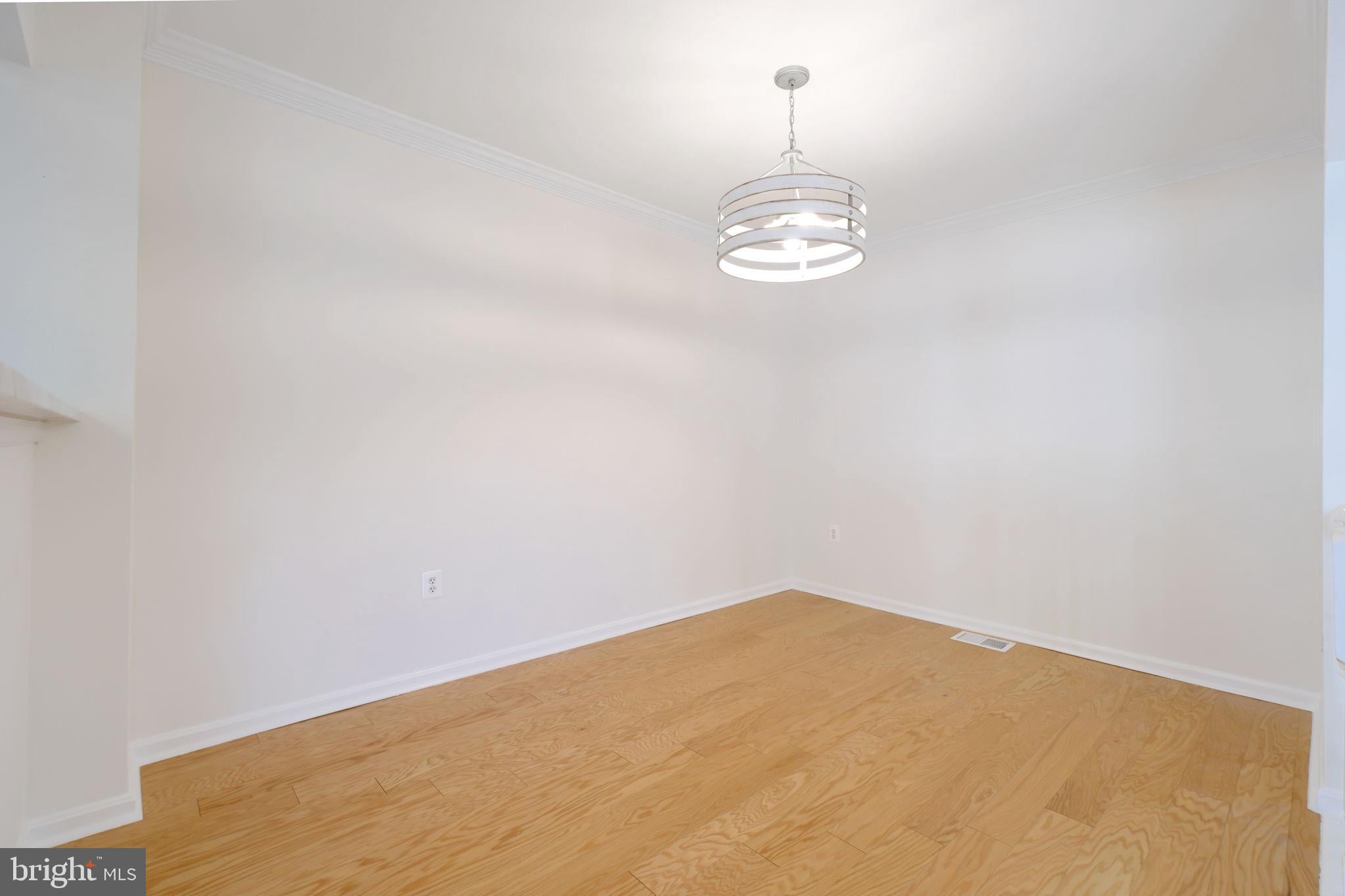 4664 SUPERIOR SQUARE