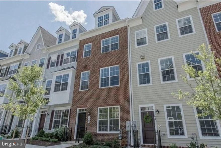 DREAM BIG!
Stunning 4-bedroom, 3.5-bath townhouse in the heart of Towson. This beautifully maintained home features central air conditioning, in-unit washer and dryer, hardwood floors throughout, a gourmet kitchen with modern appliances, generous closet space, and a picturesque deck perfect for outdoor entertaining. Attached one-car garage and great natural light. Exceptional location—close to shopping, dining, and commuter routes A must-see!

Interior Features:
- Hardwood floors
- Central A/C
- In-unit washer & dryer
- Gourmet kitchen (stainless appliances, ample cabinetry/counterspace)
- Large closets / ample storage
- 3 full baths + 2 half bath

Exterior & Parking:
- Private deck
- 1-car garage
- On-street guest parking