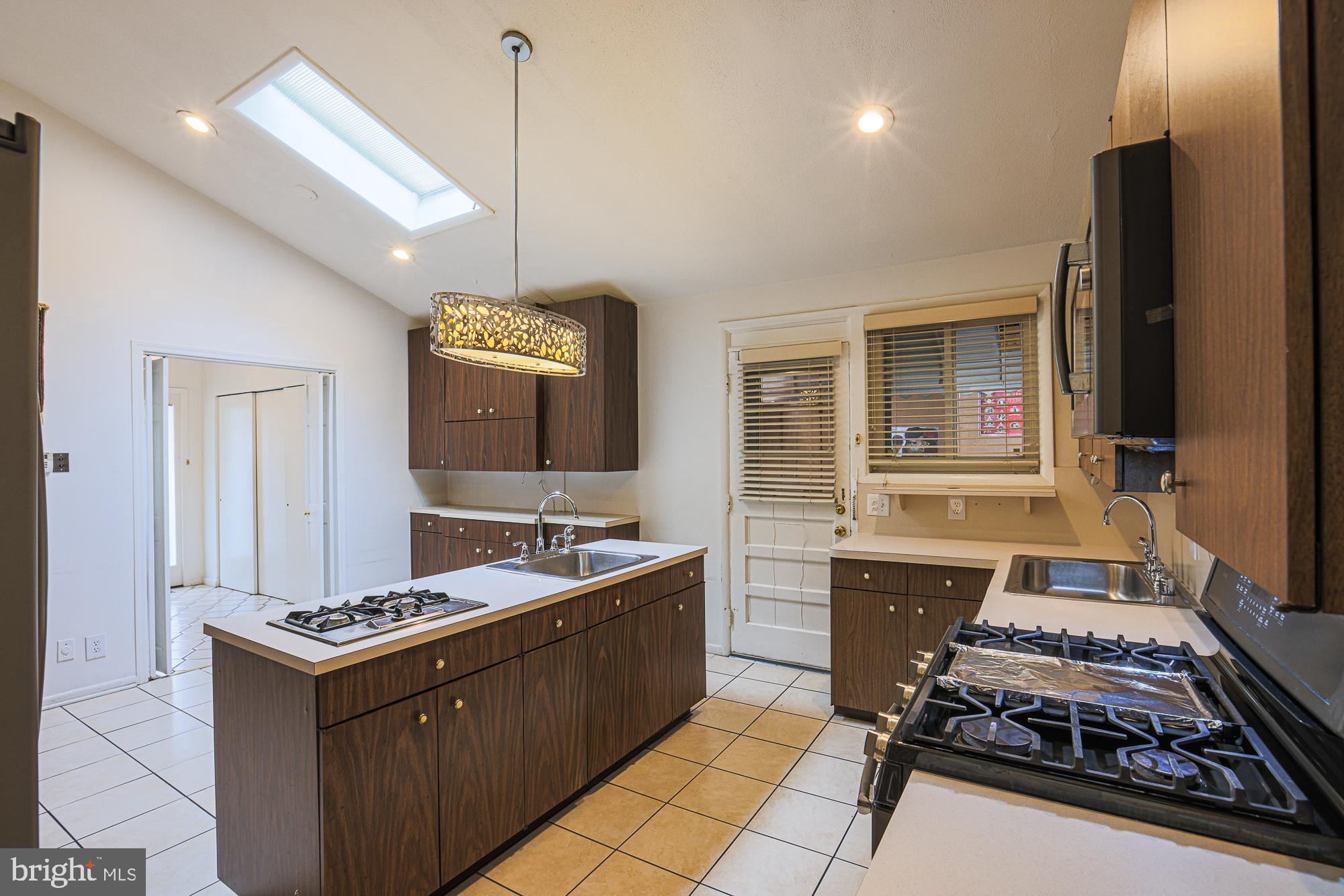 CROSS COUNTRY - Residential