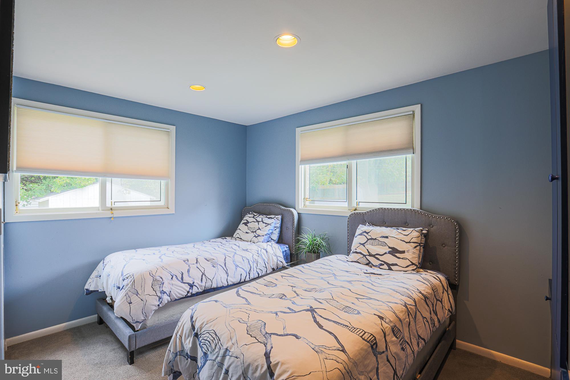 CROSS COUNTRY - Residential