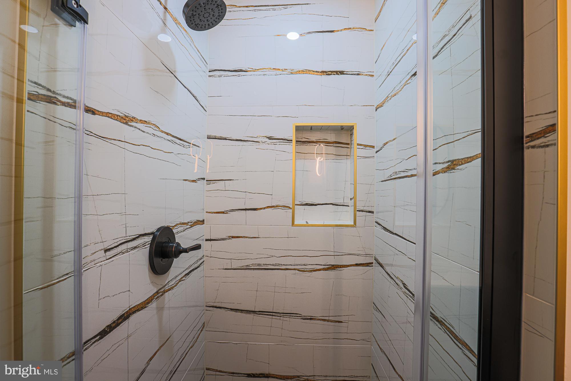 CROSS COUNTRY - Residential