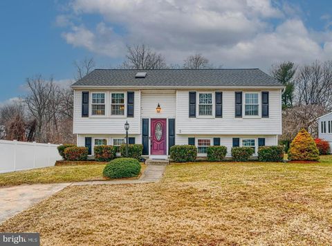 Photo of 8908 Golden Tree Lane, BALTIMORE, MD 21221 (MLS # MDBC2157712)