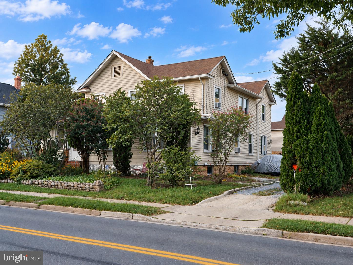 517 MONTGOMERY STREET