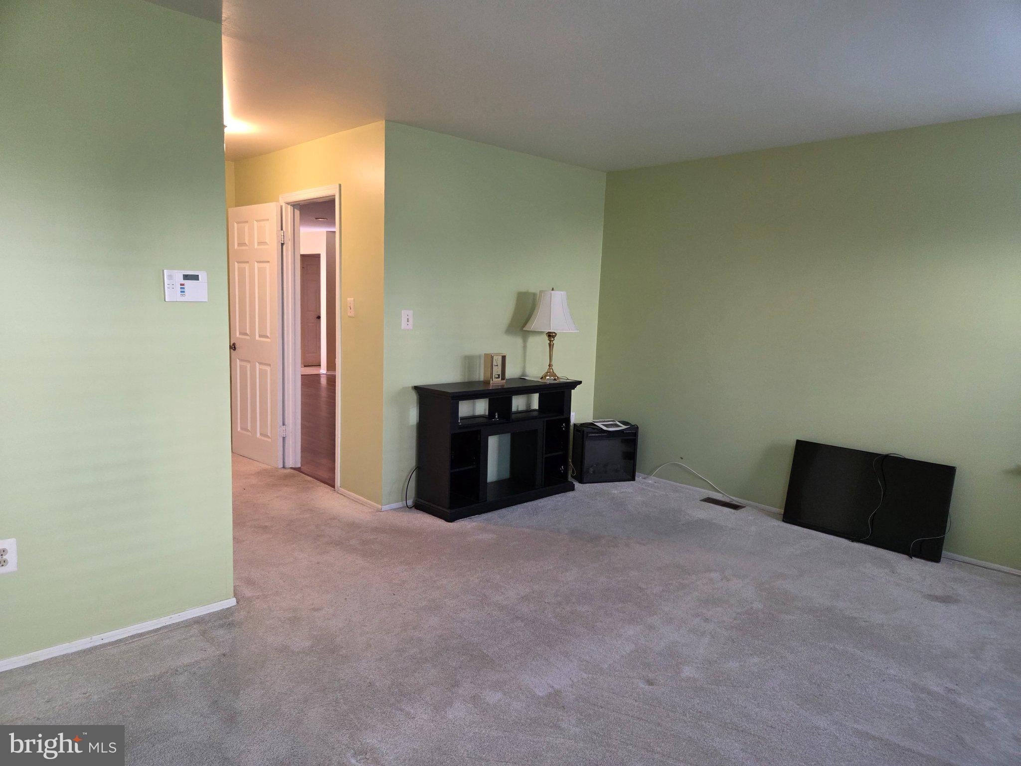 7 DANIEL WEBSTER AVENUE B