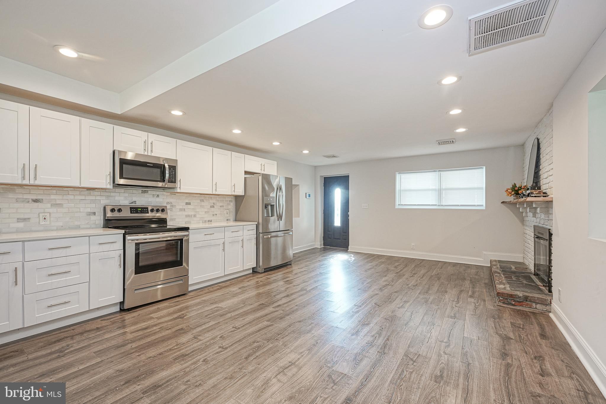 8 LAKESIDE DRIVE