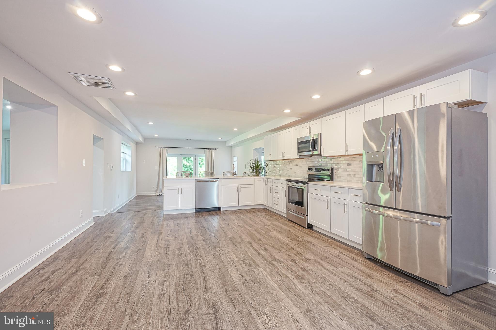 8 LAKESIDE DRIVE