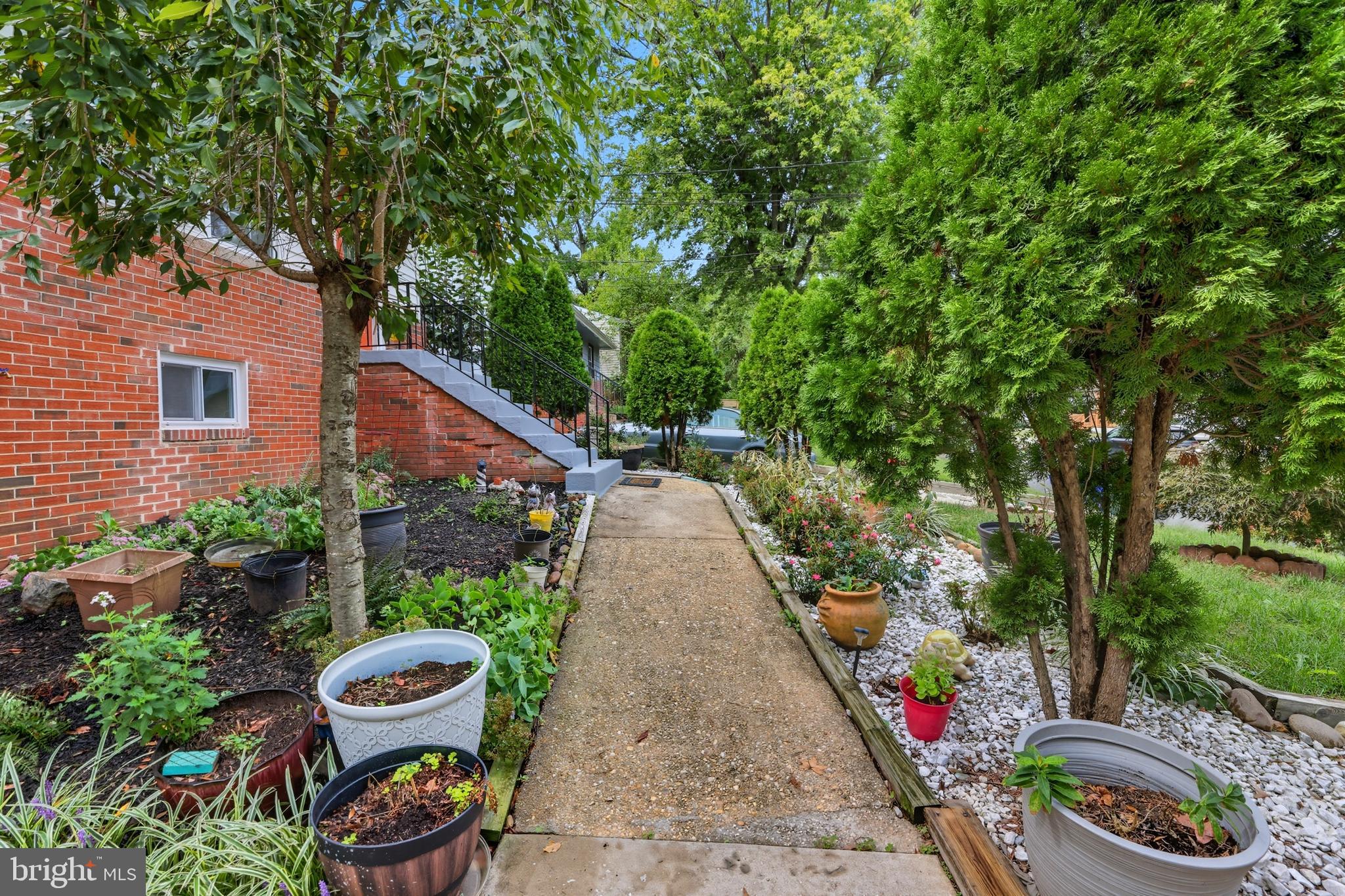 5117 HOLLYWOOD ROAD
