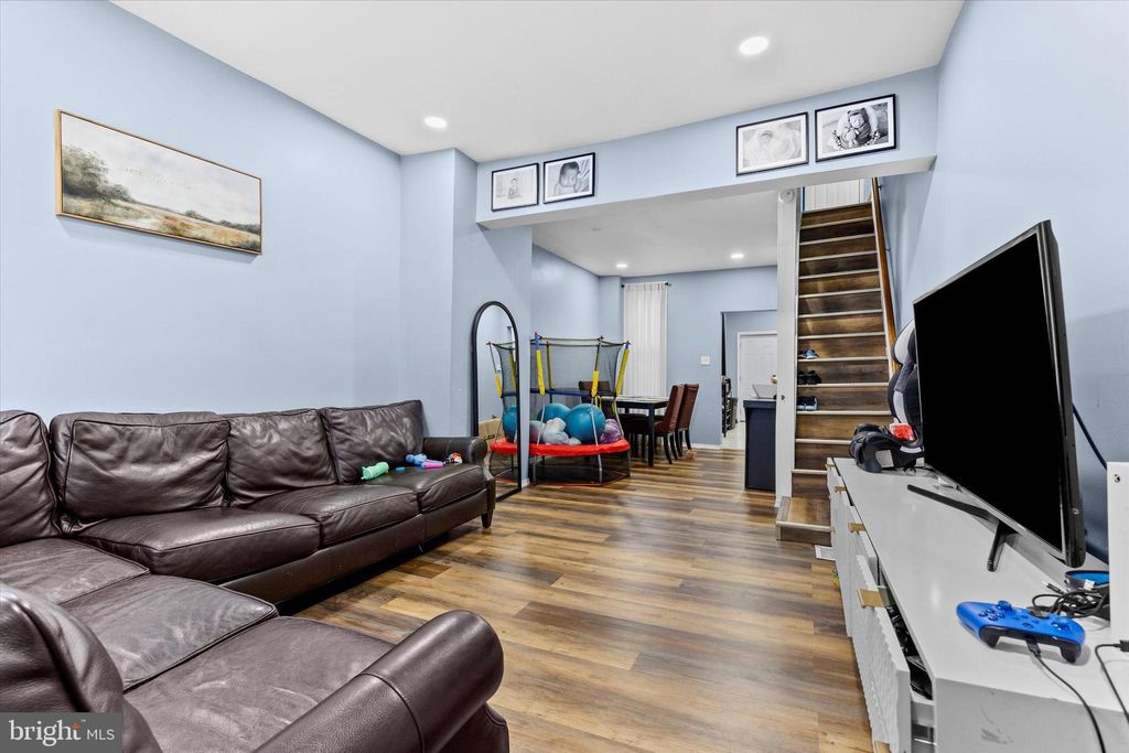 Photo of 826 S Beaver Street, YORK, PA 17403 (MLS # PAYK2096008)