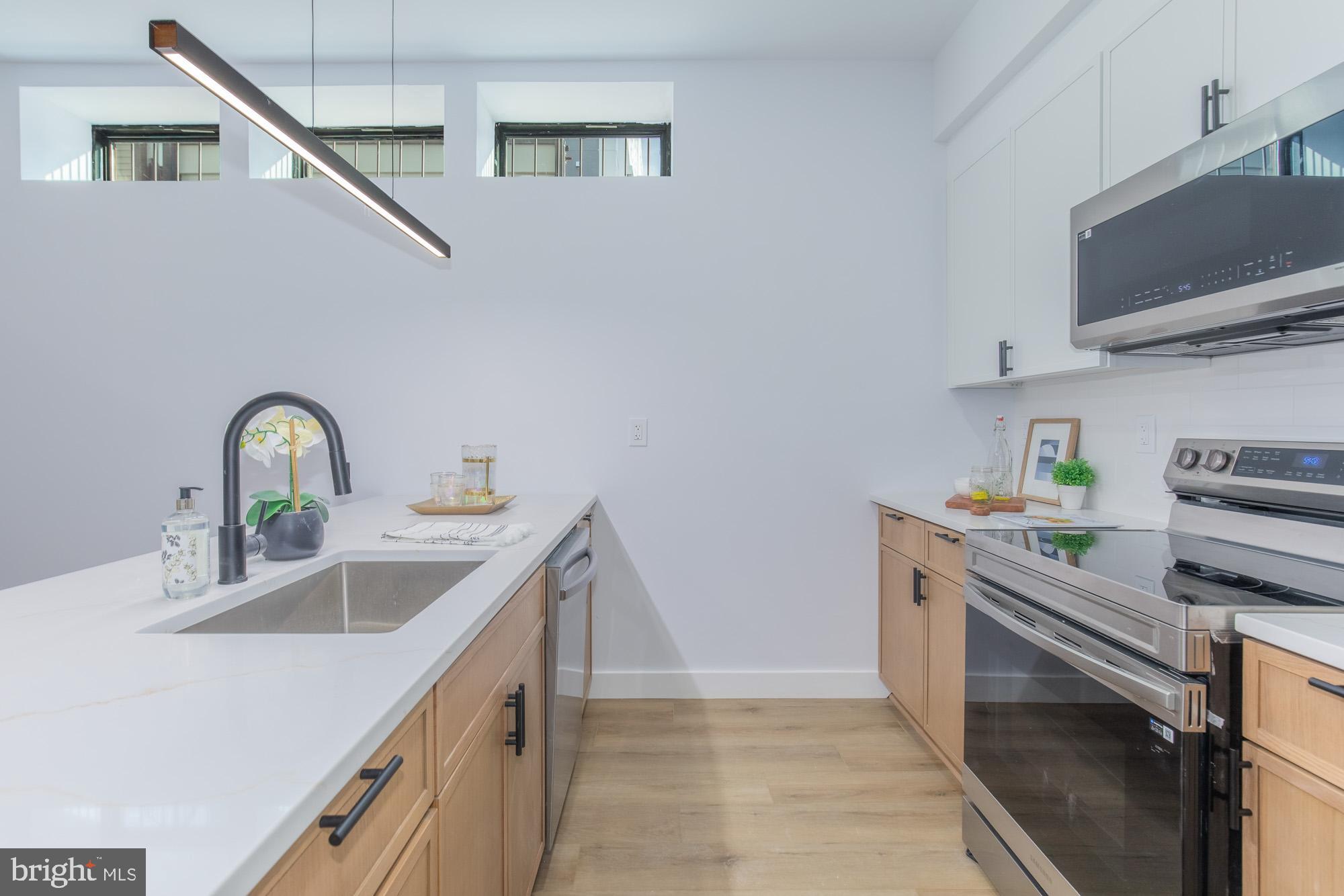 1012 17TH PLACE NE 2