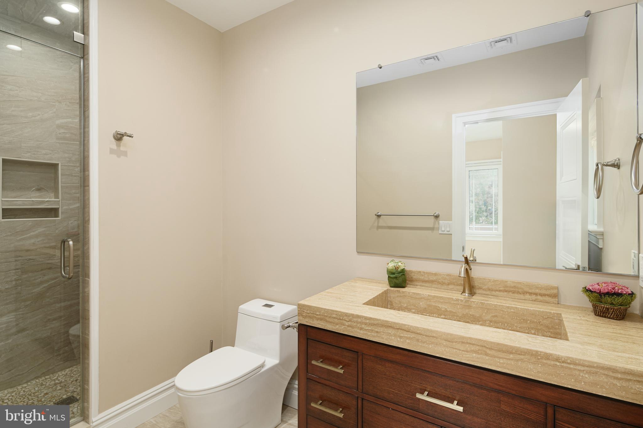 GLADWYNE - Residential