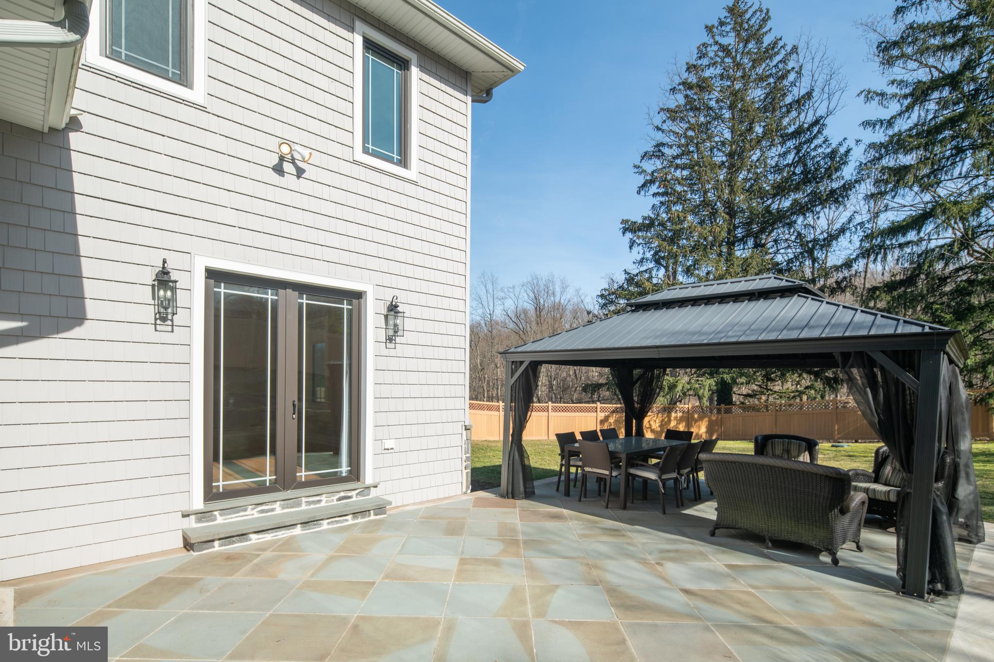 GLADWYNE - Residential