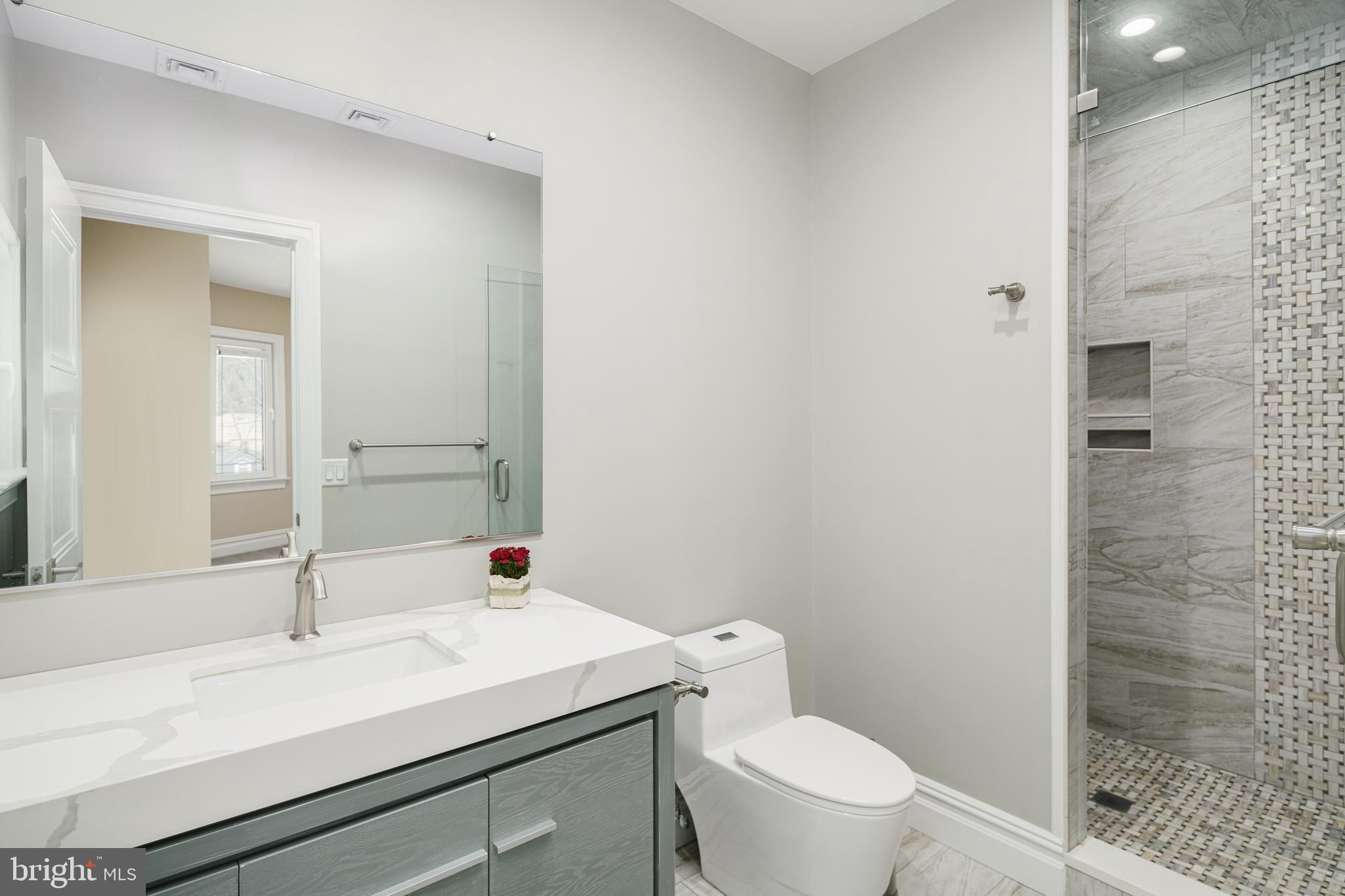 GLADWYNE - Residential