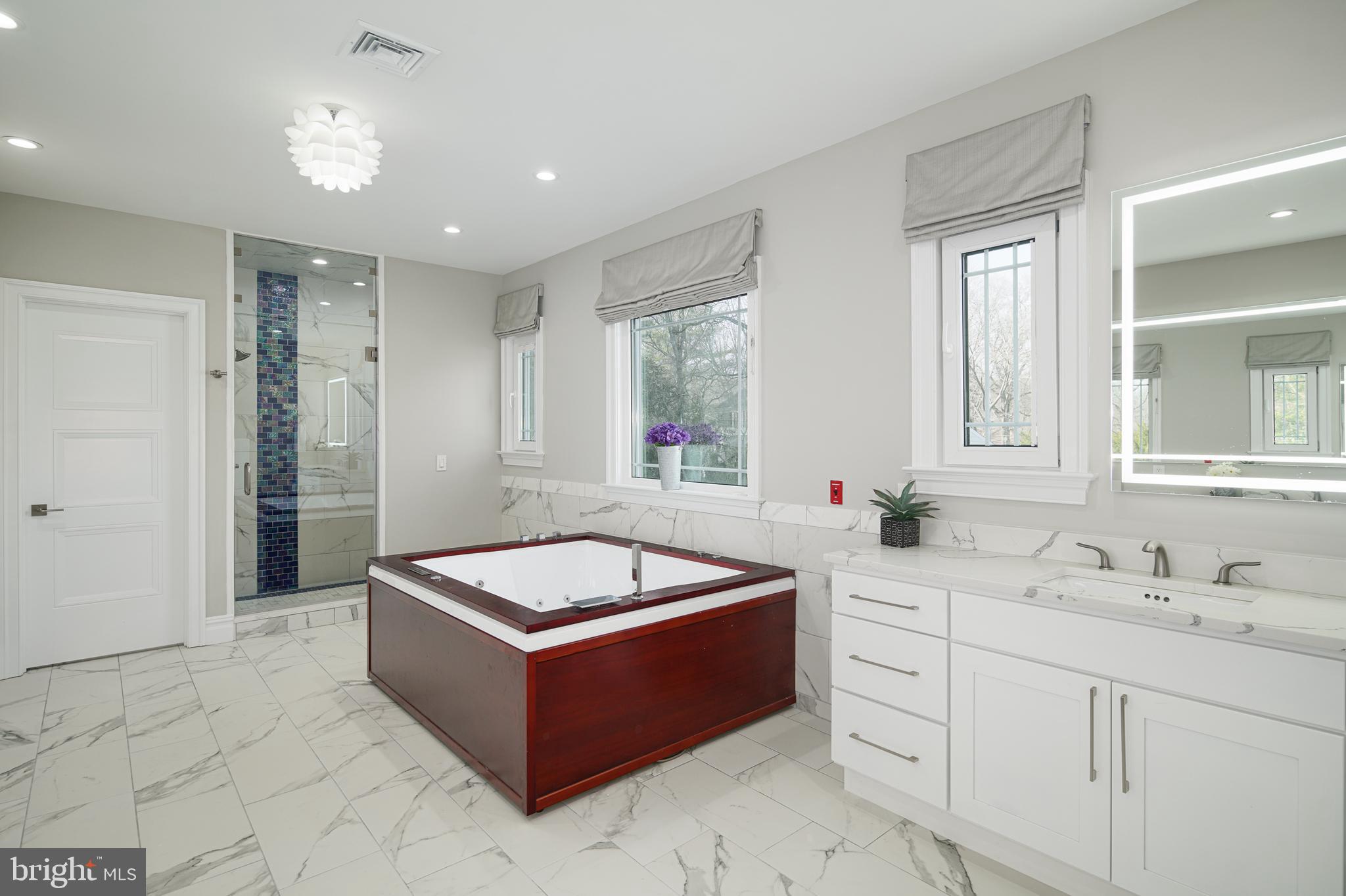 GLADWYNE - Residential