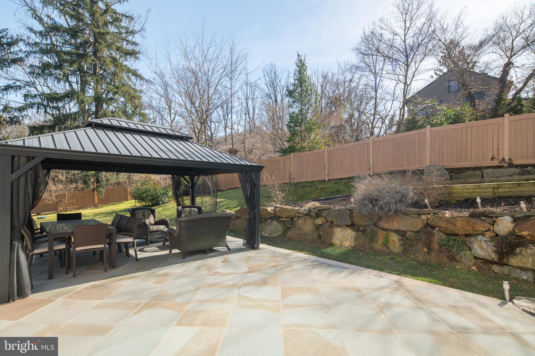 GLADWYNE - Residential