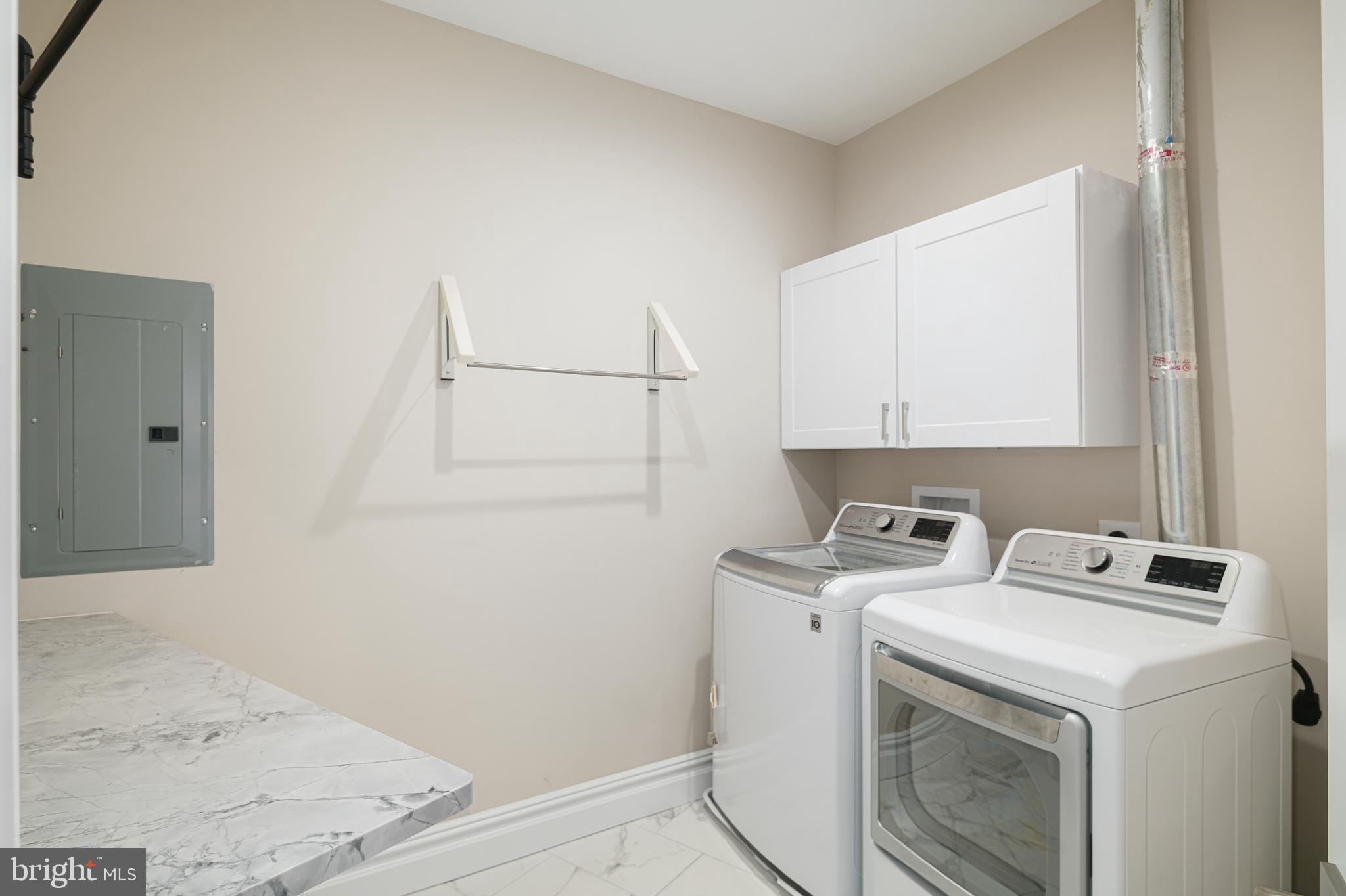 GLADWYNE - Residential