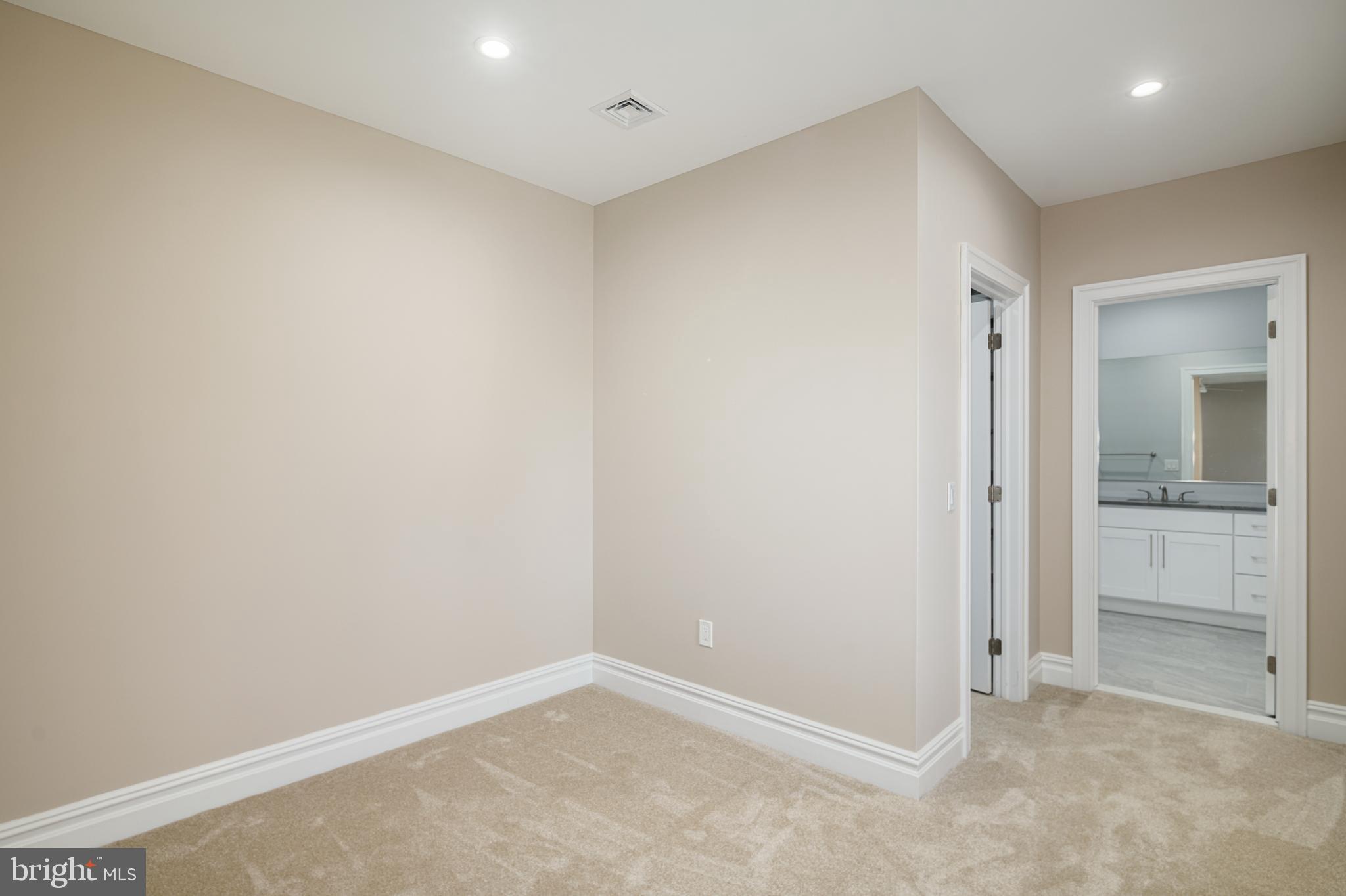 GLADWYNE - Residential