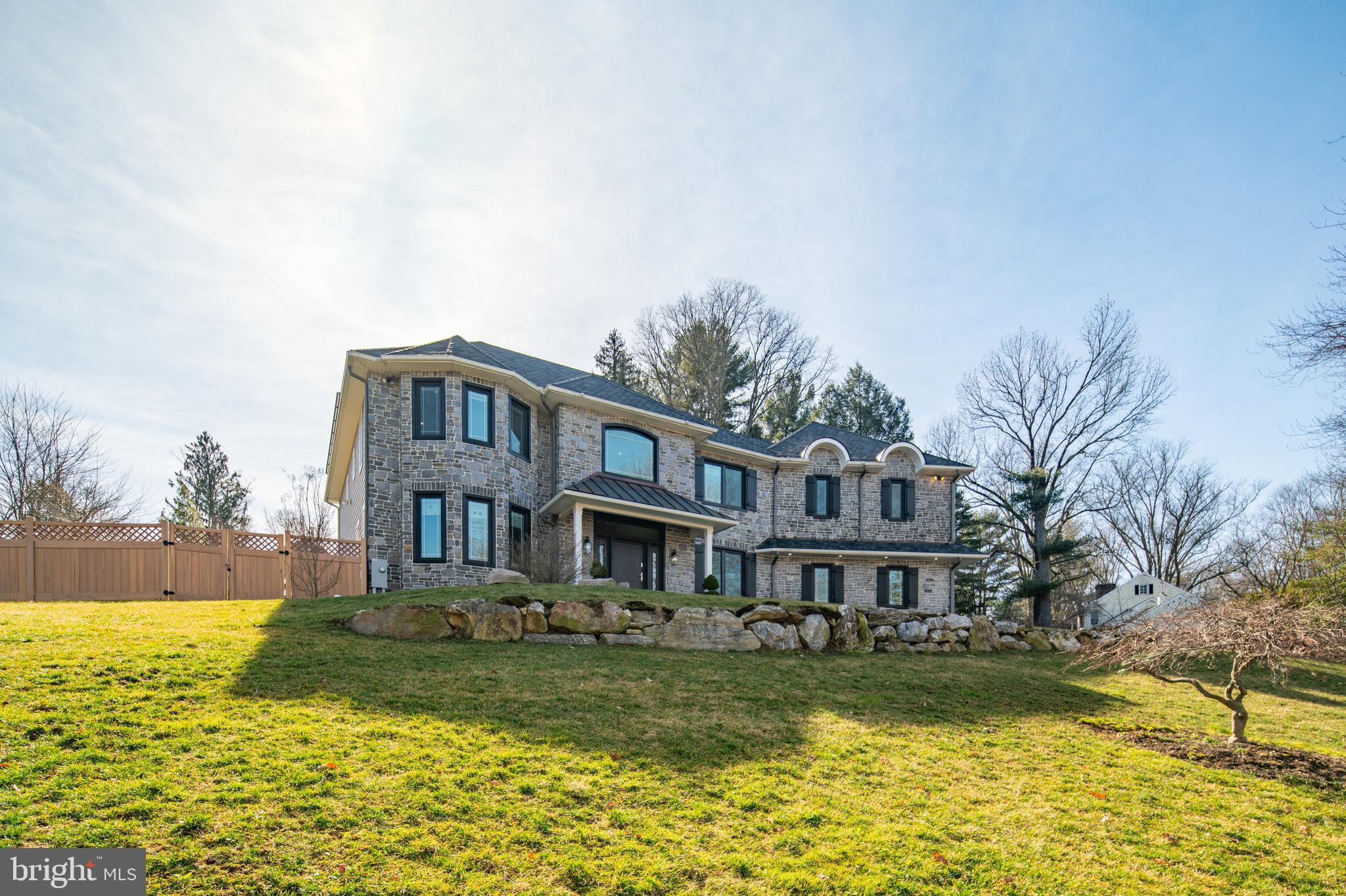 GLADWYNE - Residential