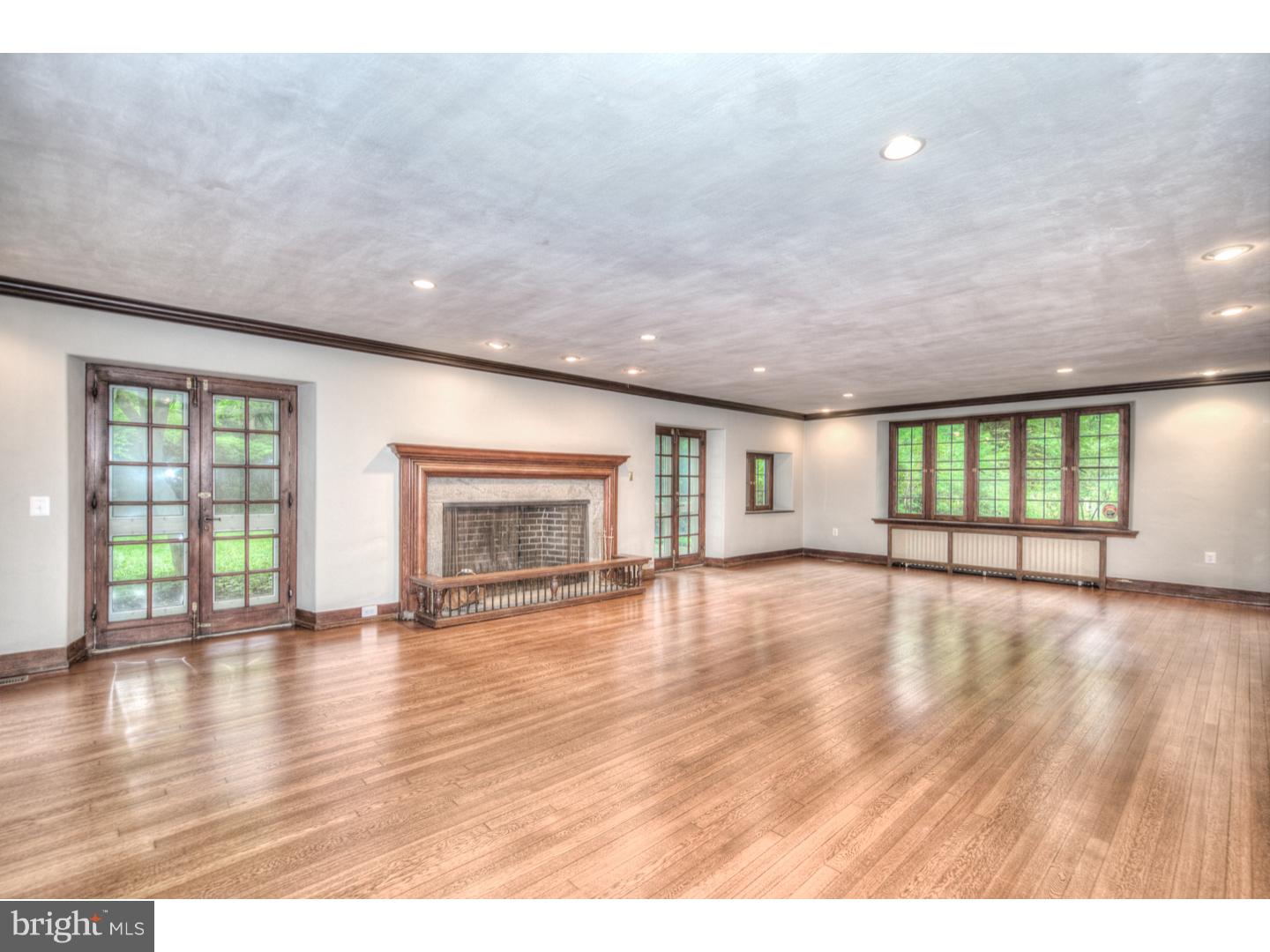 CHESTNUT HILL - Residential