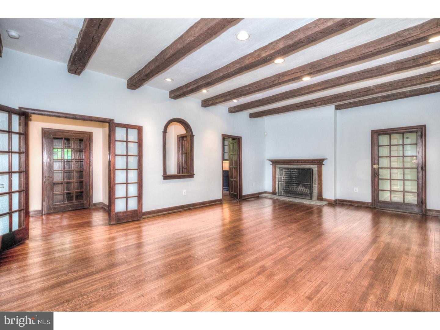 CHESTNUT HILL - Residential