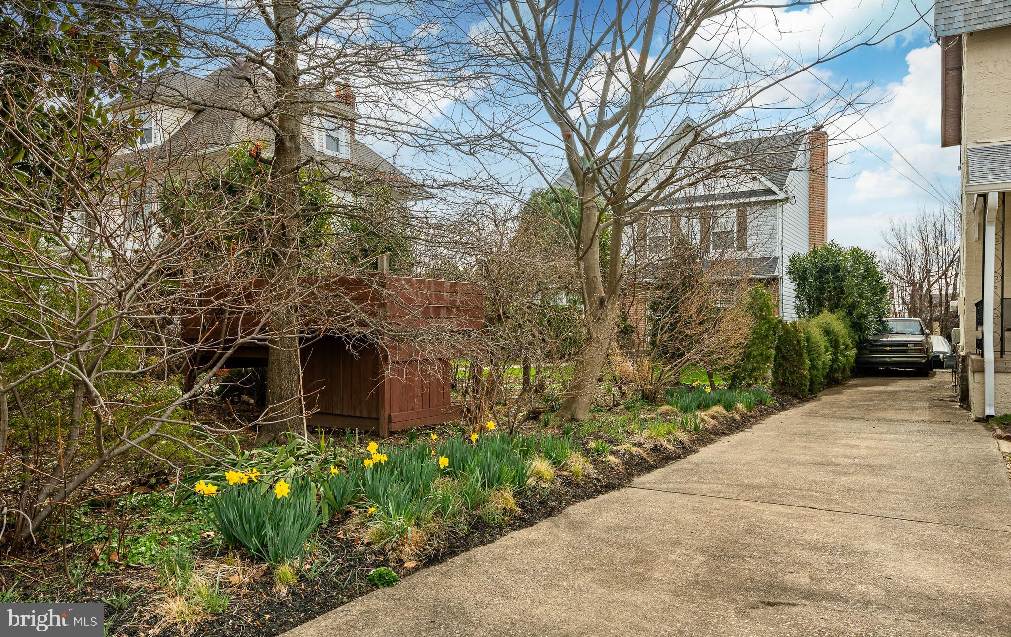 41 W HILLCREST AVENUE