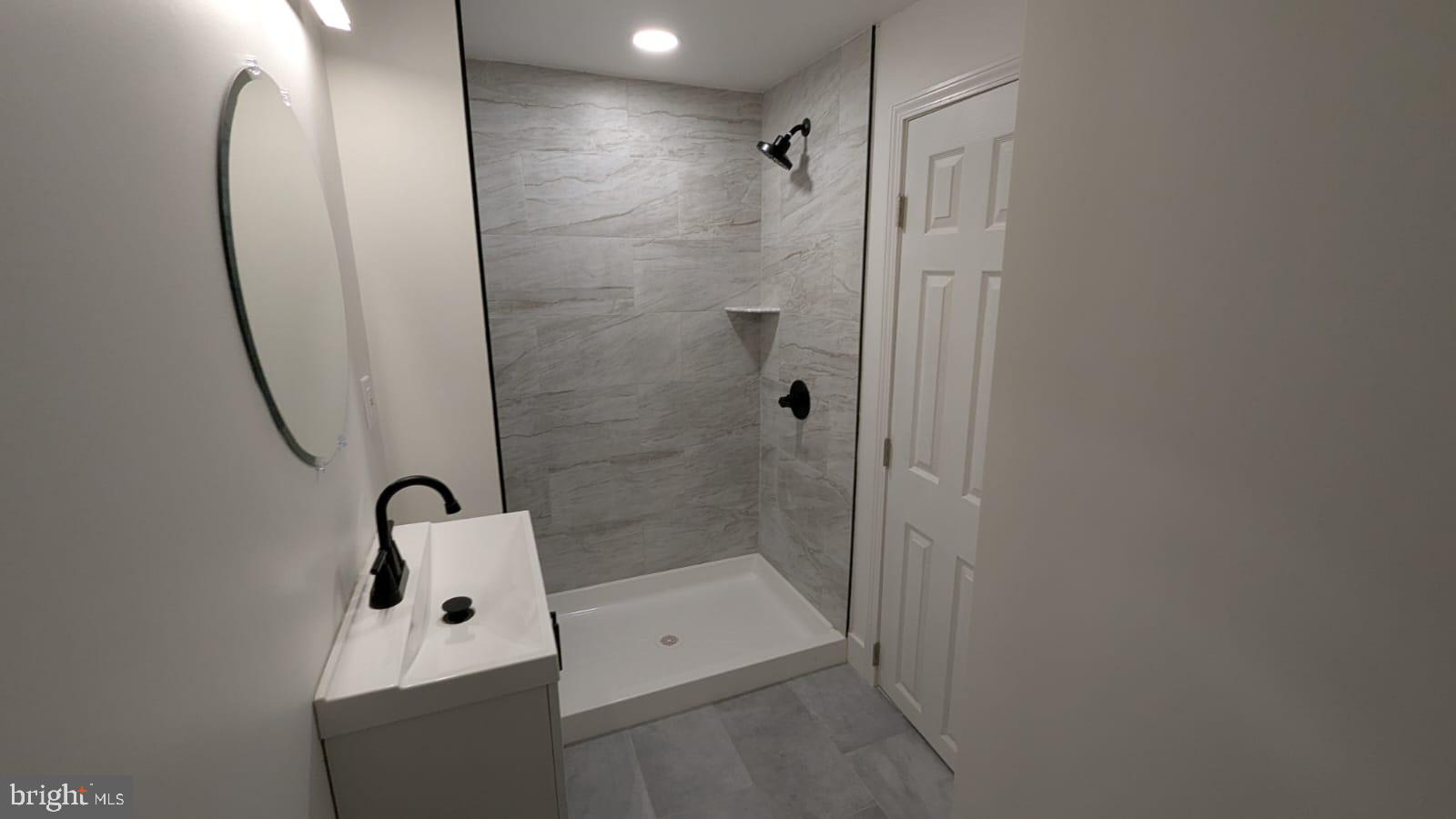 OAKLEIGH - Residential Lease