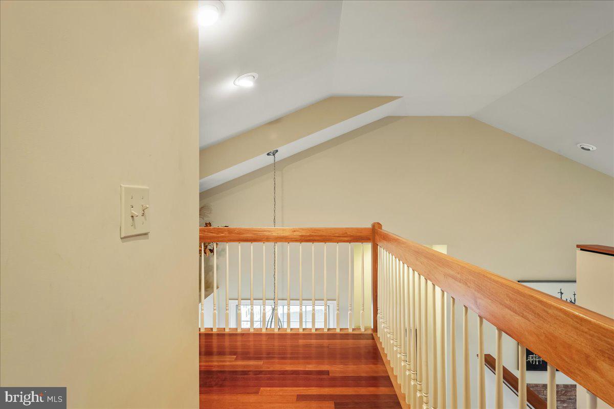 LAURELWOODS - Residential