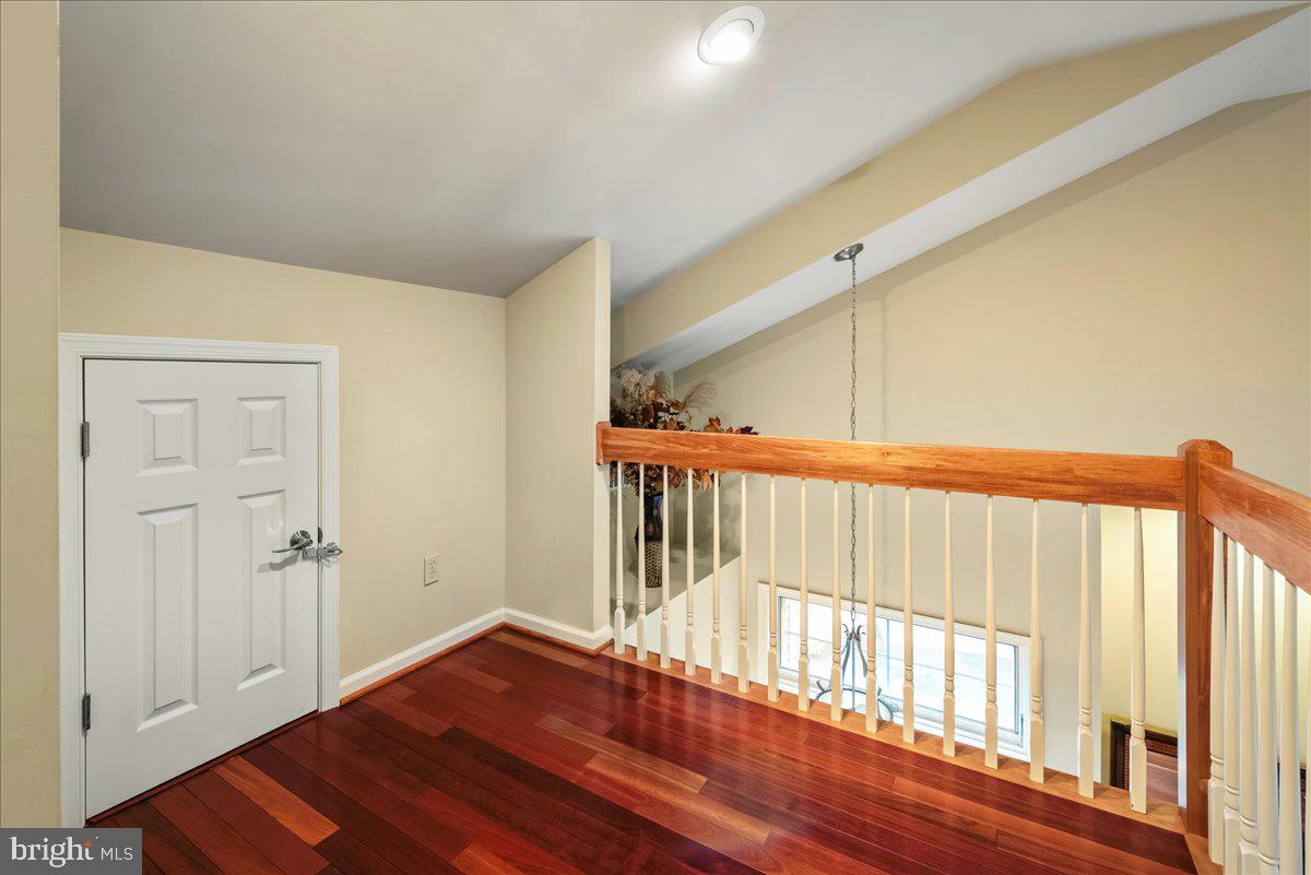 LAURELWOODS - Residential