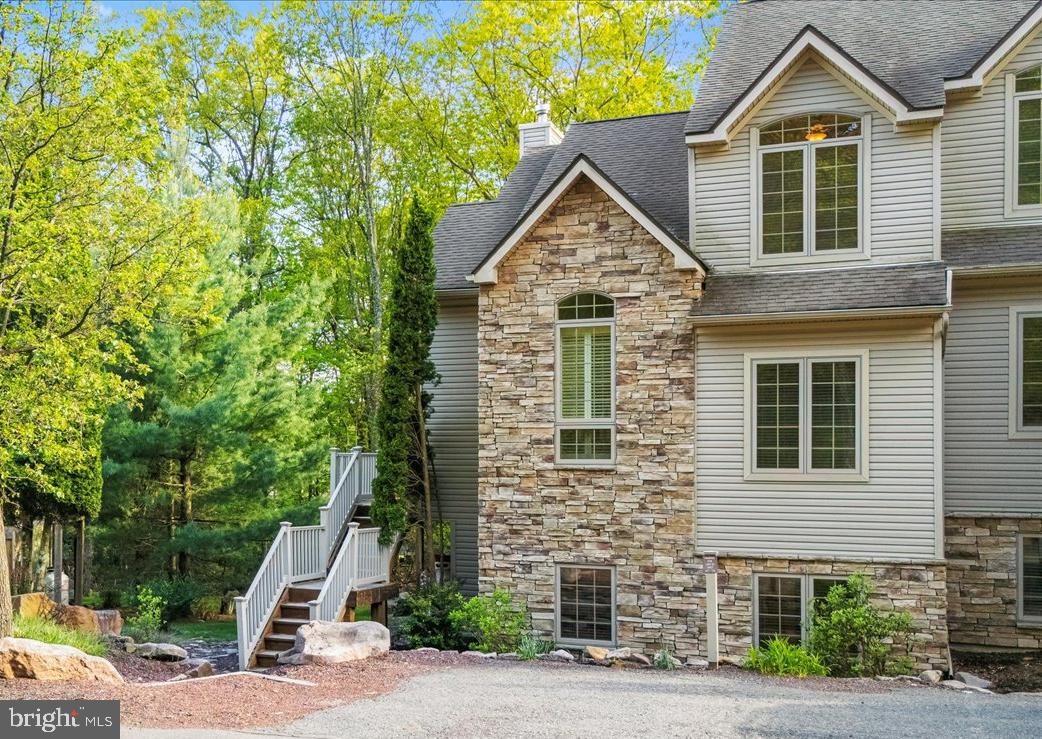 42 MOUNTAINWOODS DRIVE
