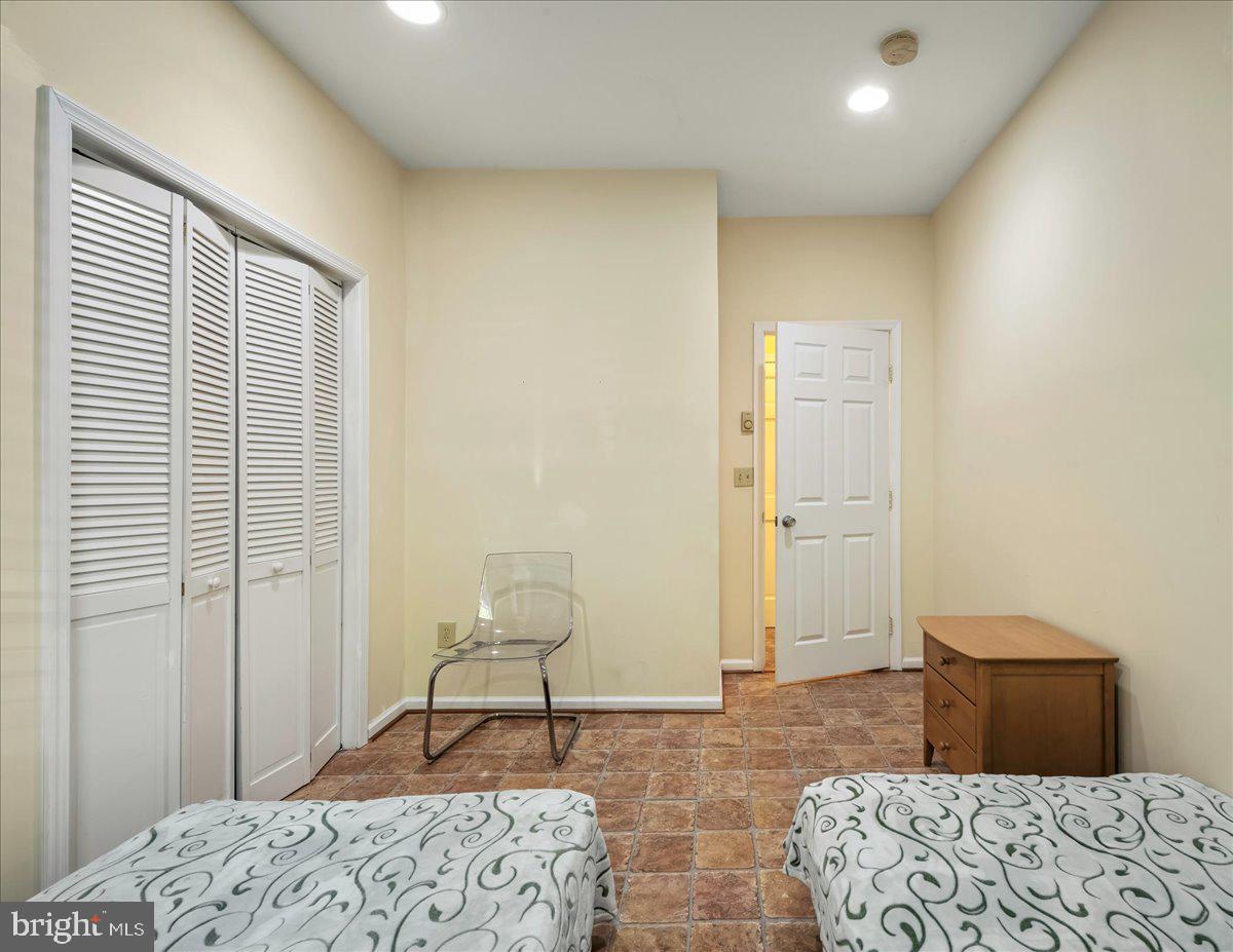 LAURELWOODS - Residential