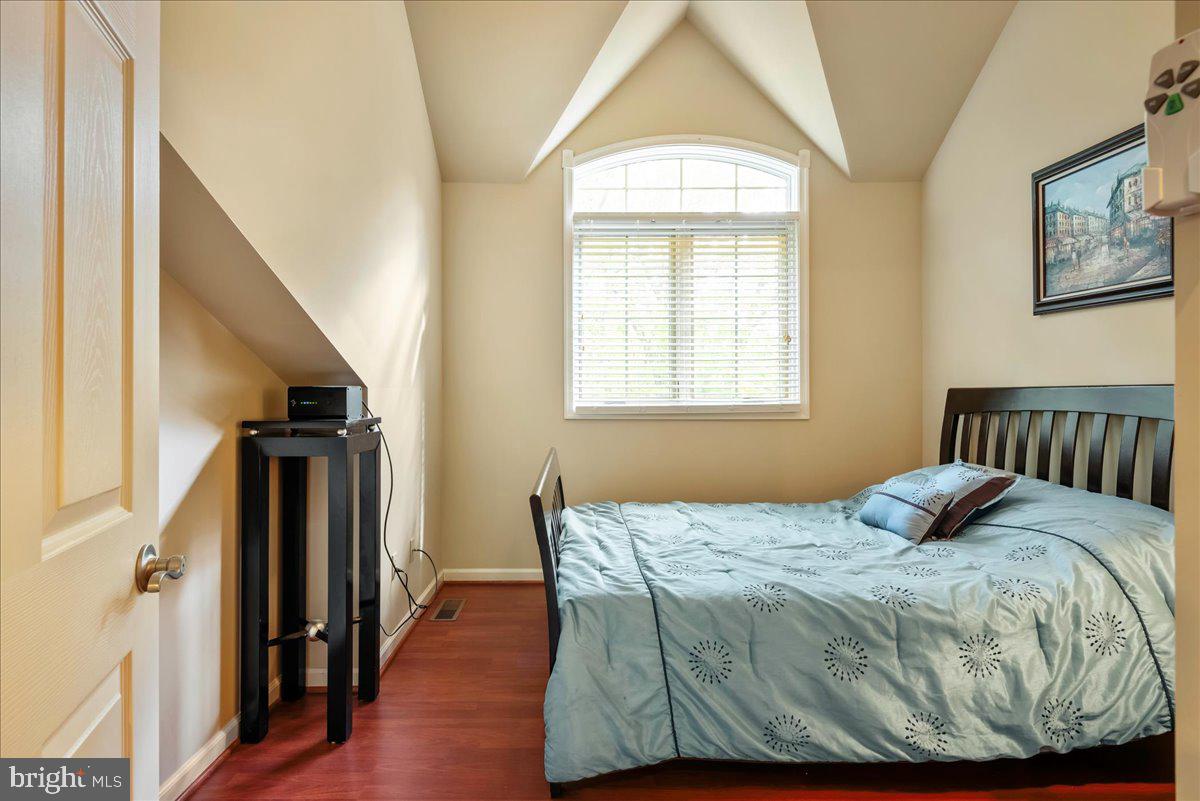 LAURELWOODS - Residential