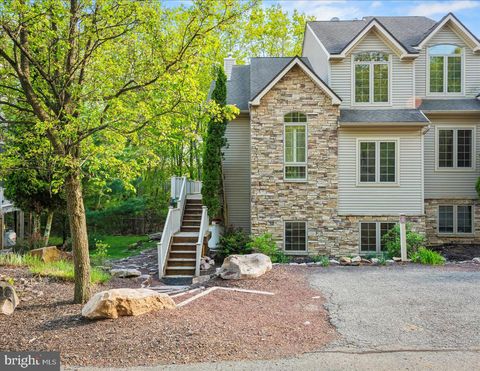 42 MOUNTAINWOODS DRIVE LAKE HARMONY PA 18624