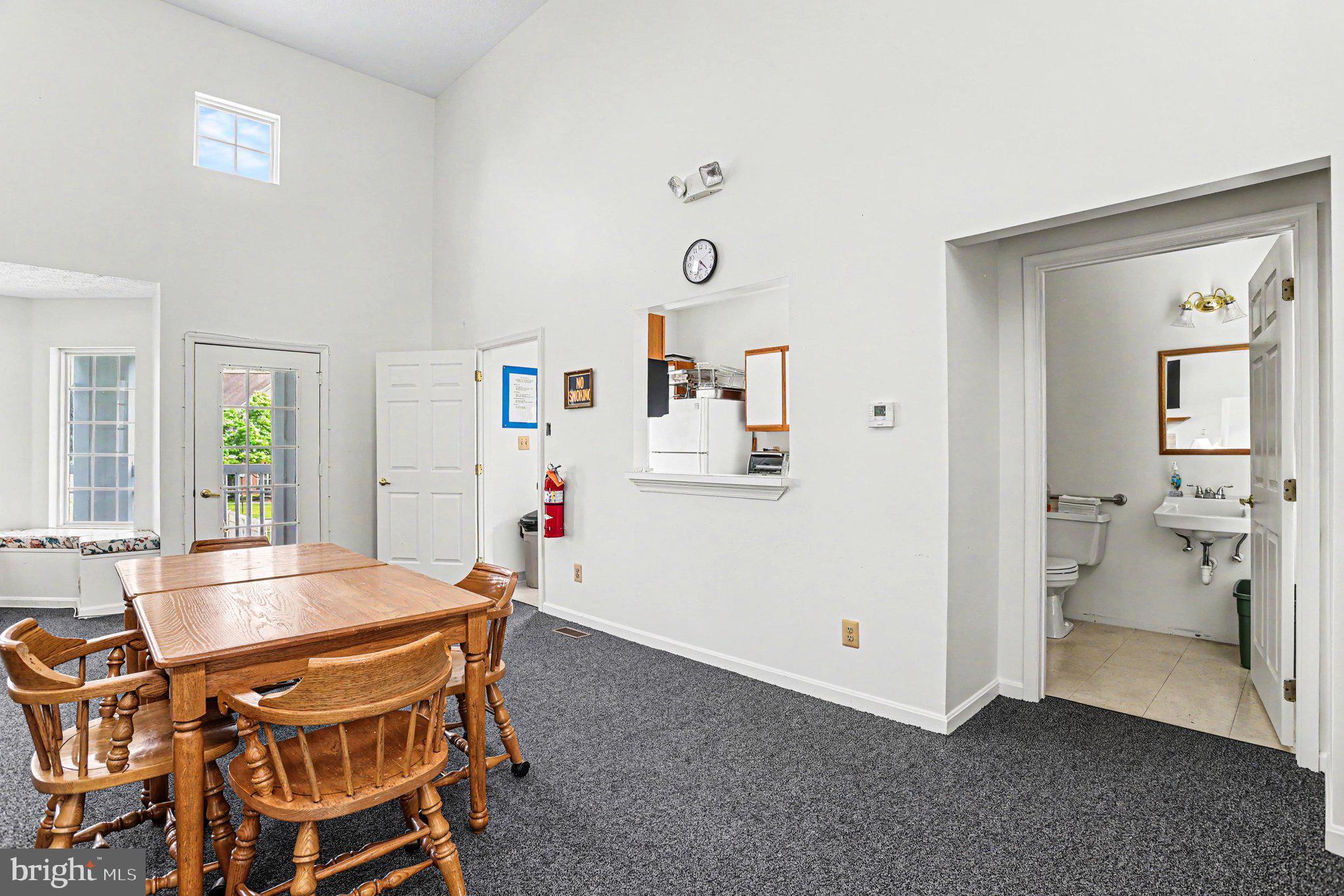 BAYLAND CONDO - Residential