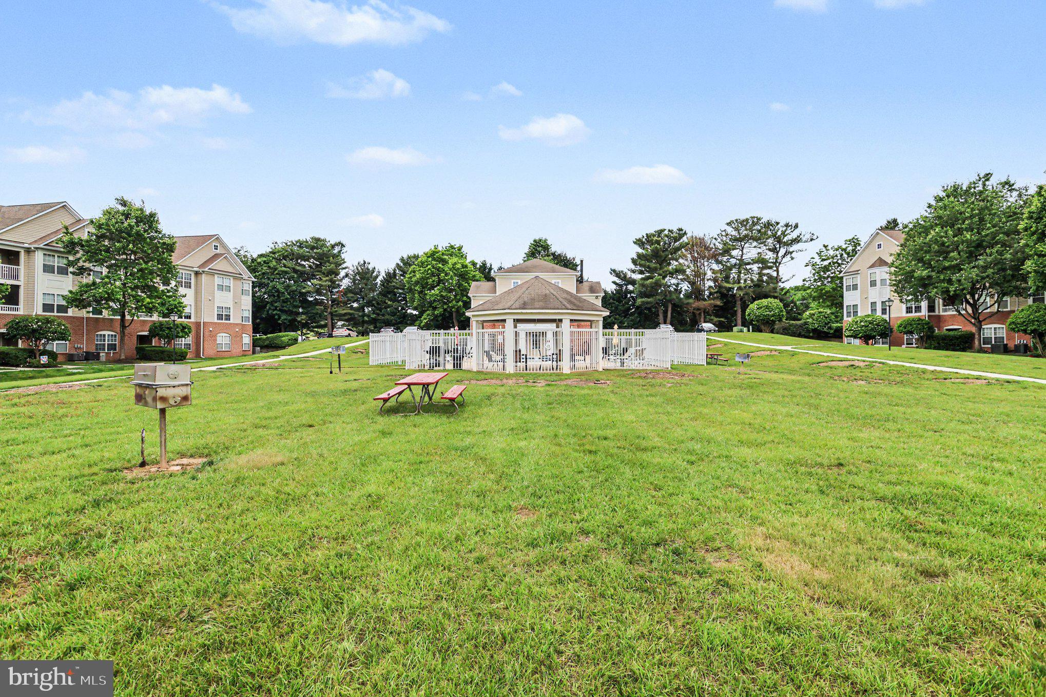 BAYLAND CONDO - Residential