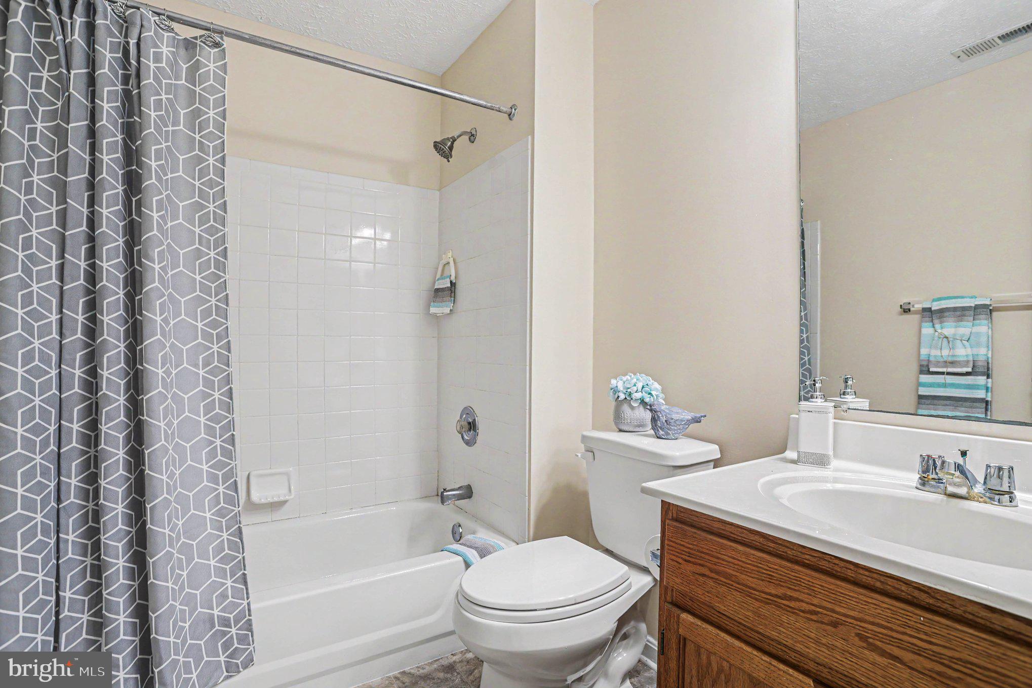 BAYLAND CONDO - Residential