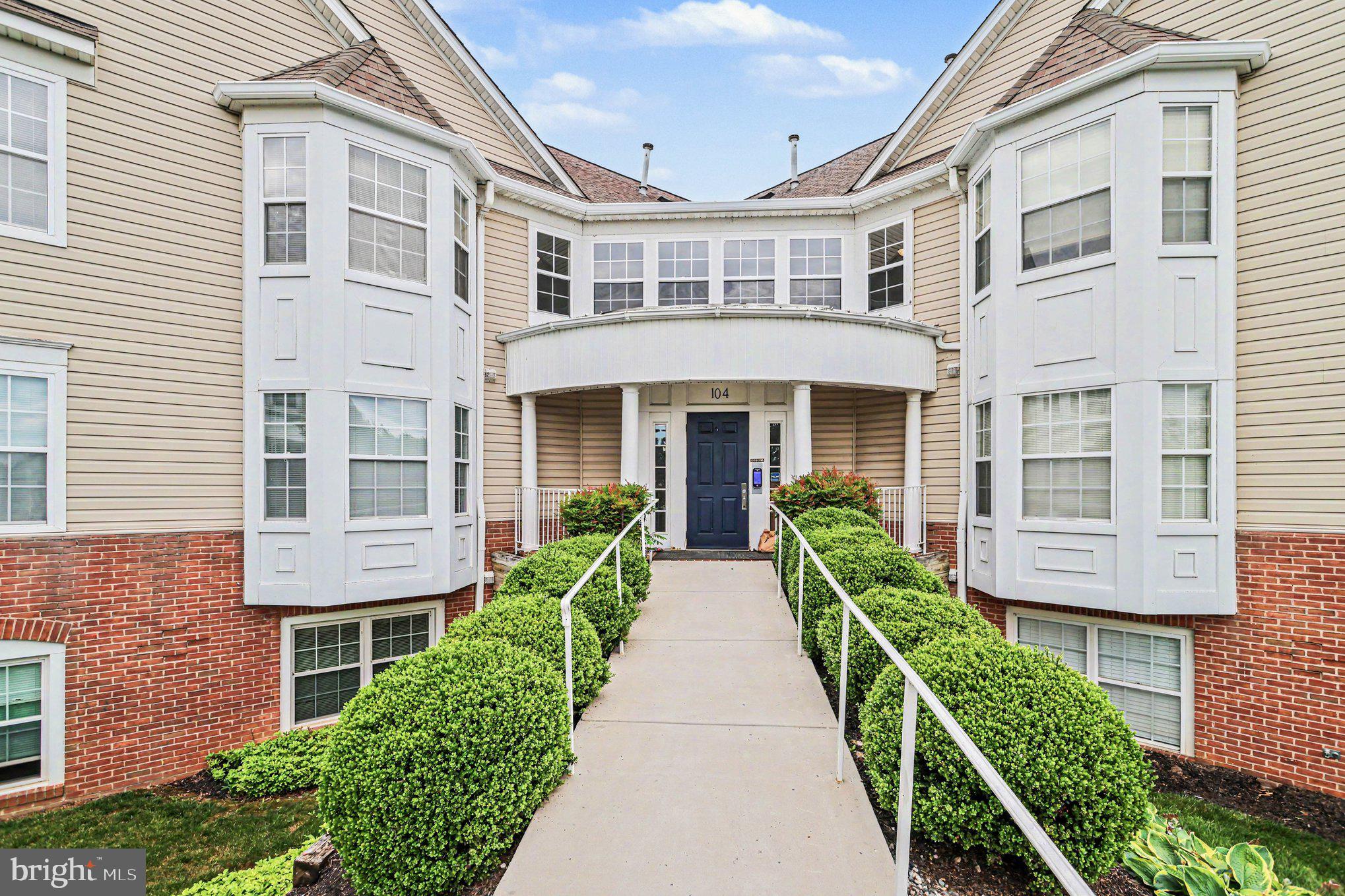 BAYLAND CONDO - Residential
