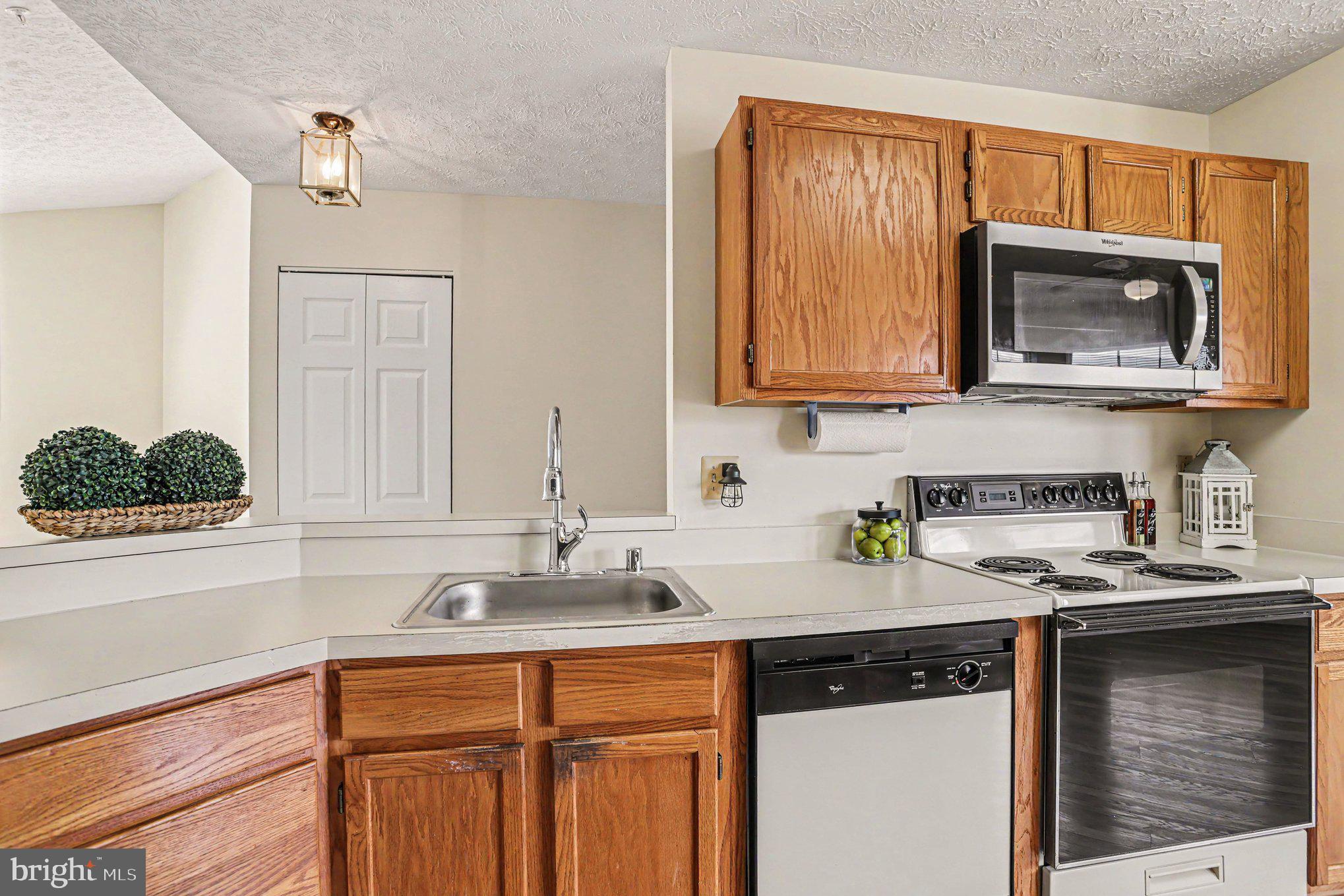BAYLAND CONDO - Residential