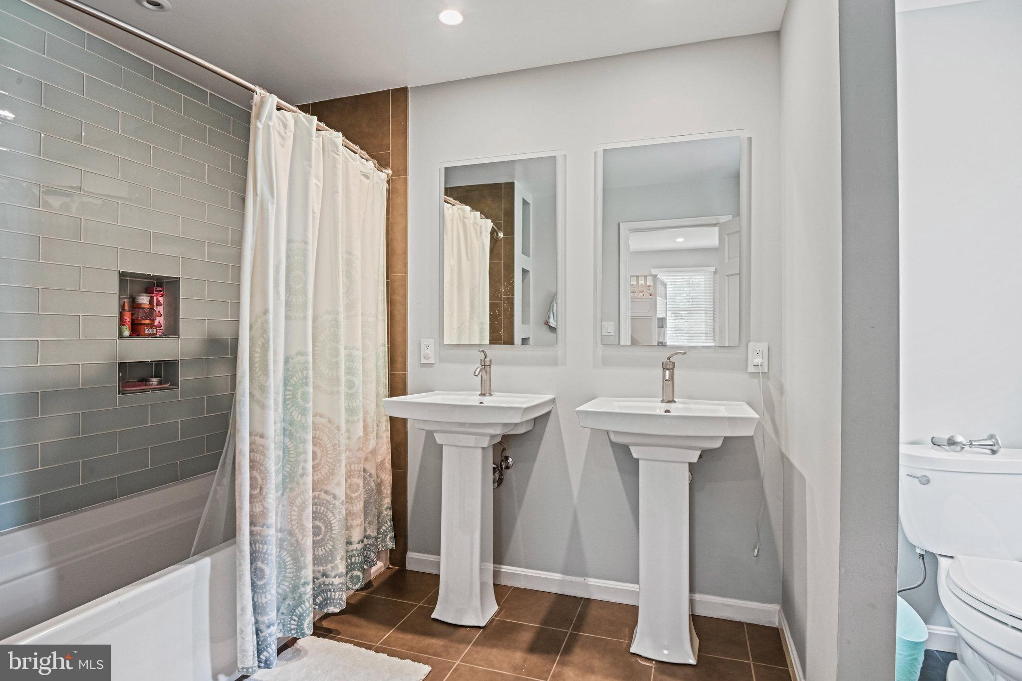 OAKDALE PARK - Residential Lease