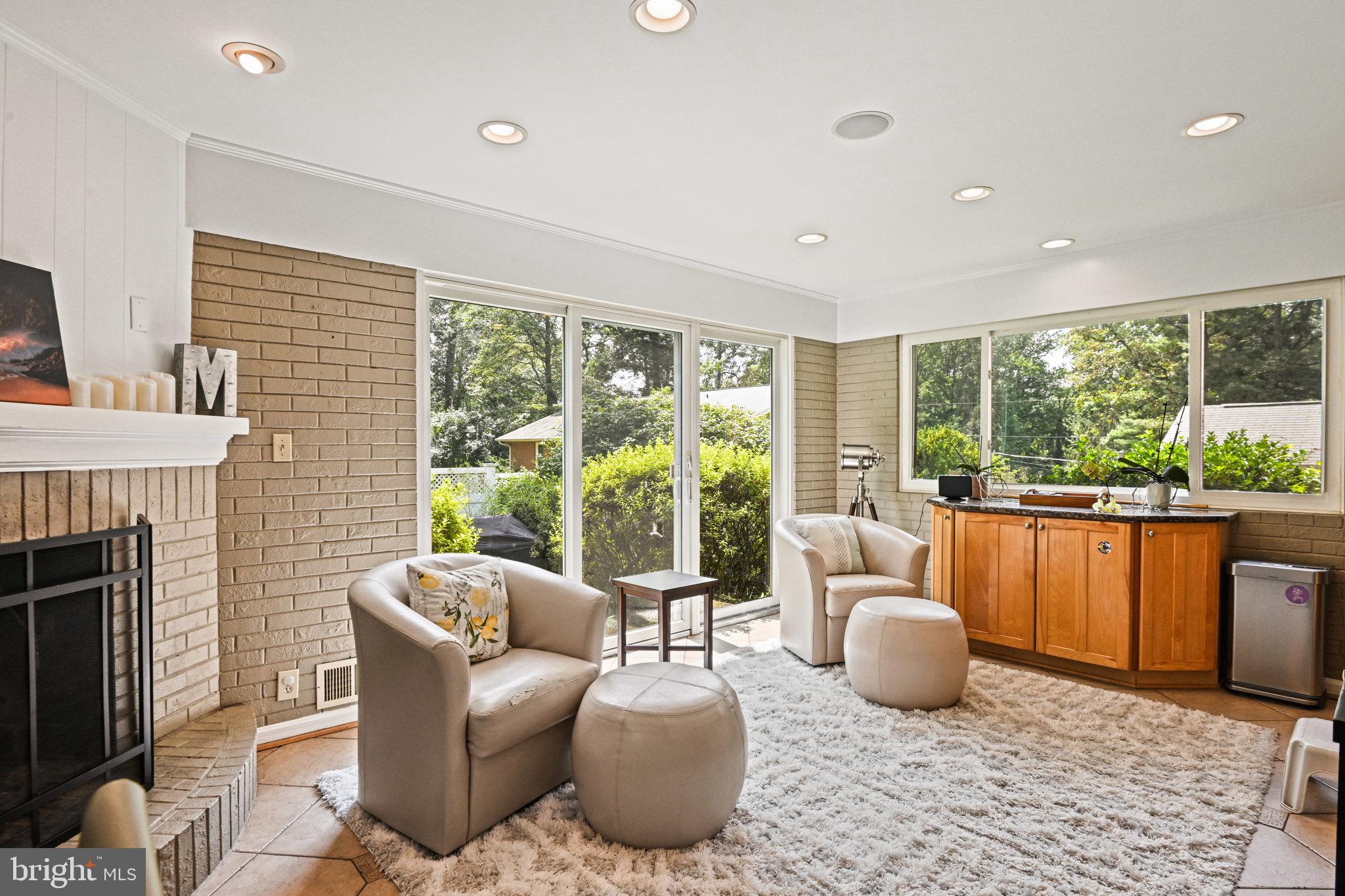 OAKDALE PARK - Residential Lease