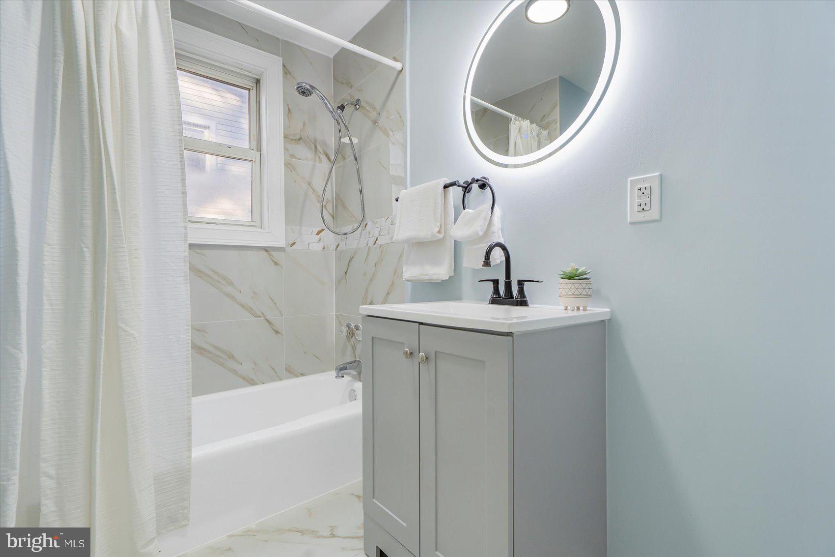 MIDDLE RIVER - Residential