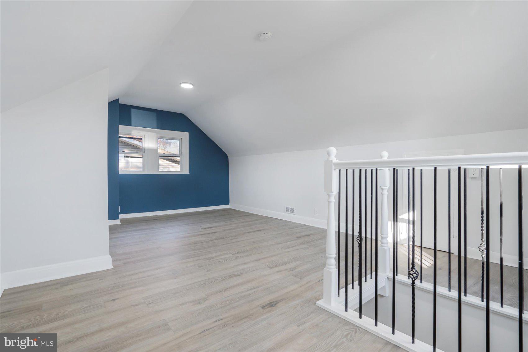 MIDDLE RIVER - Residential