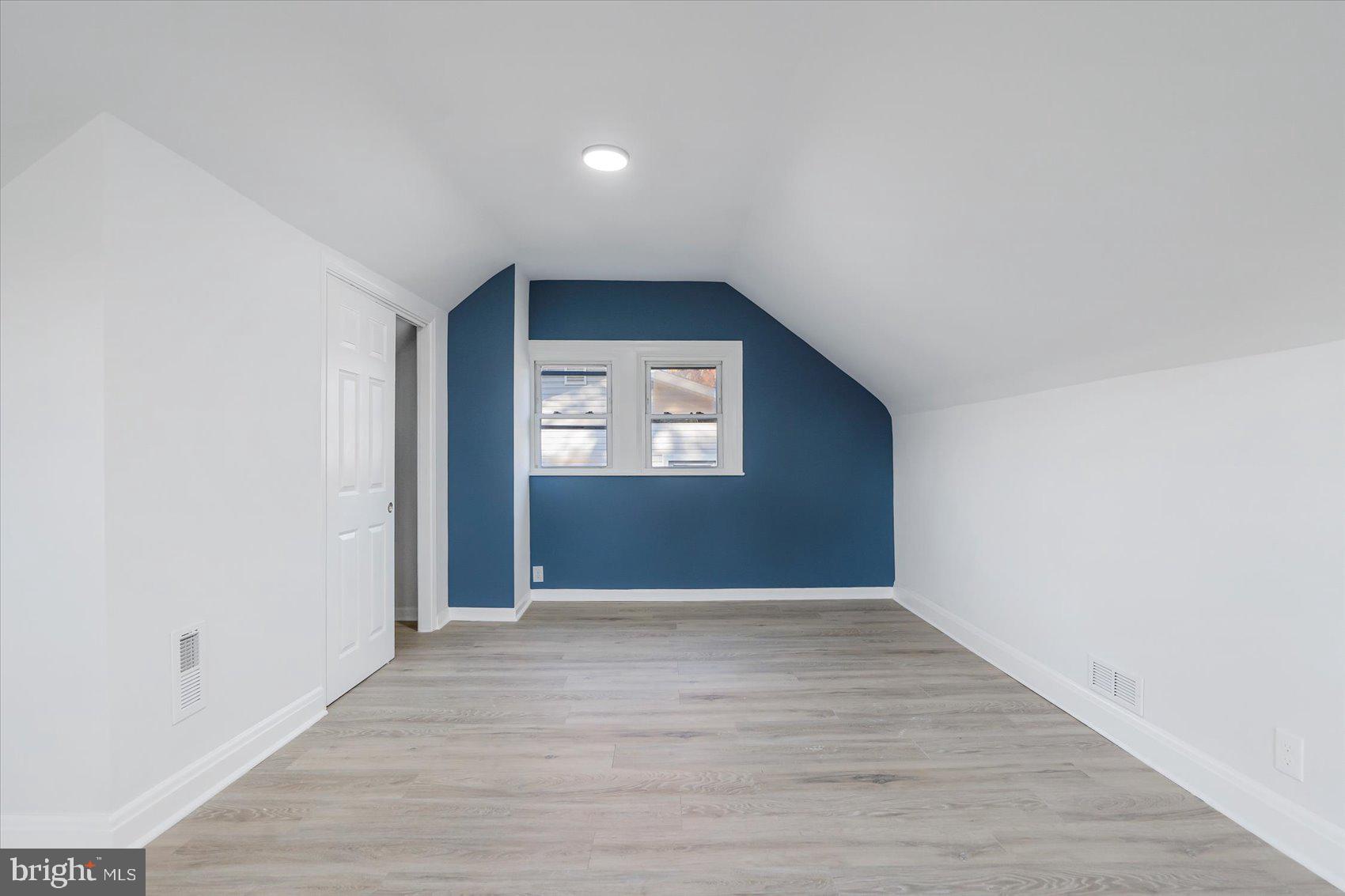 MIDDLE RIVER - Residential