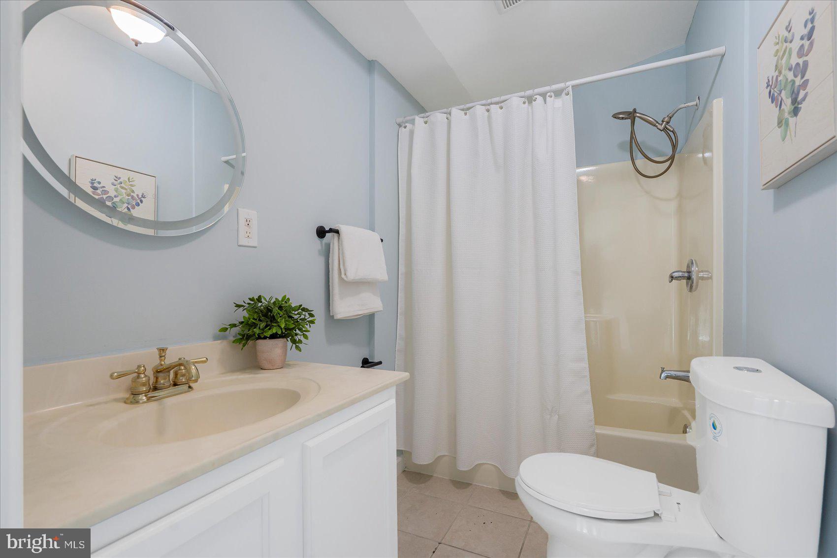 MIDDLE RIVER - Residential