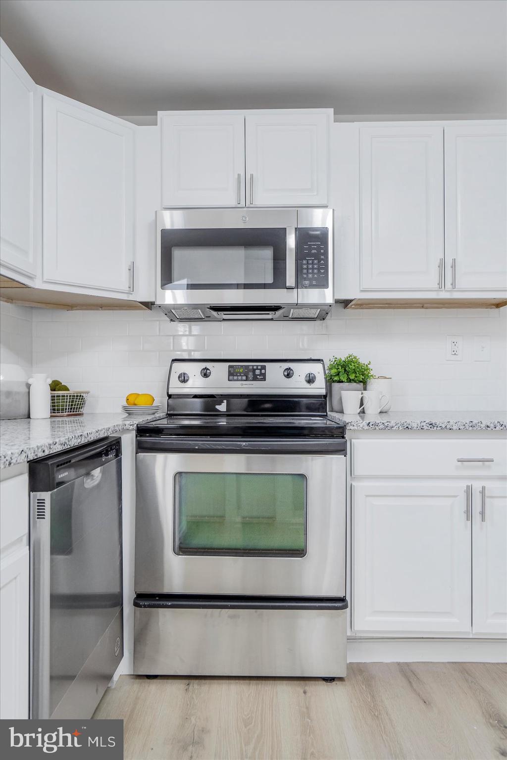 MIDDLE RIVER - Residential