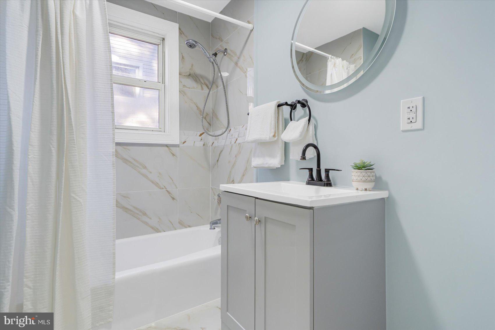 MIDDLE RIVER - Residential