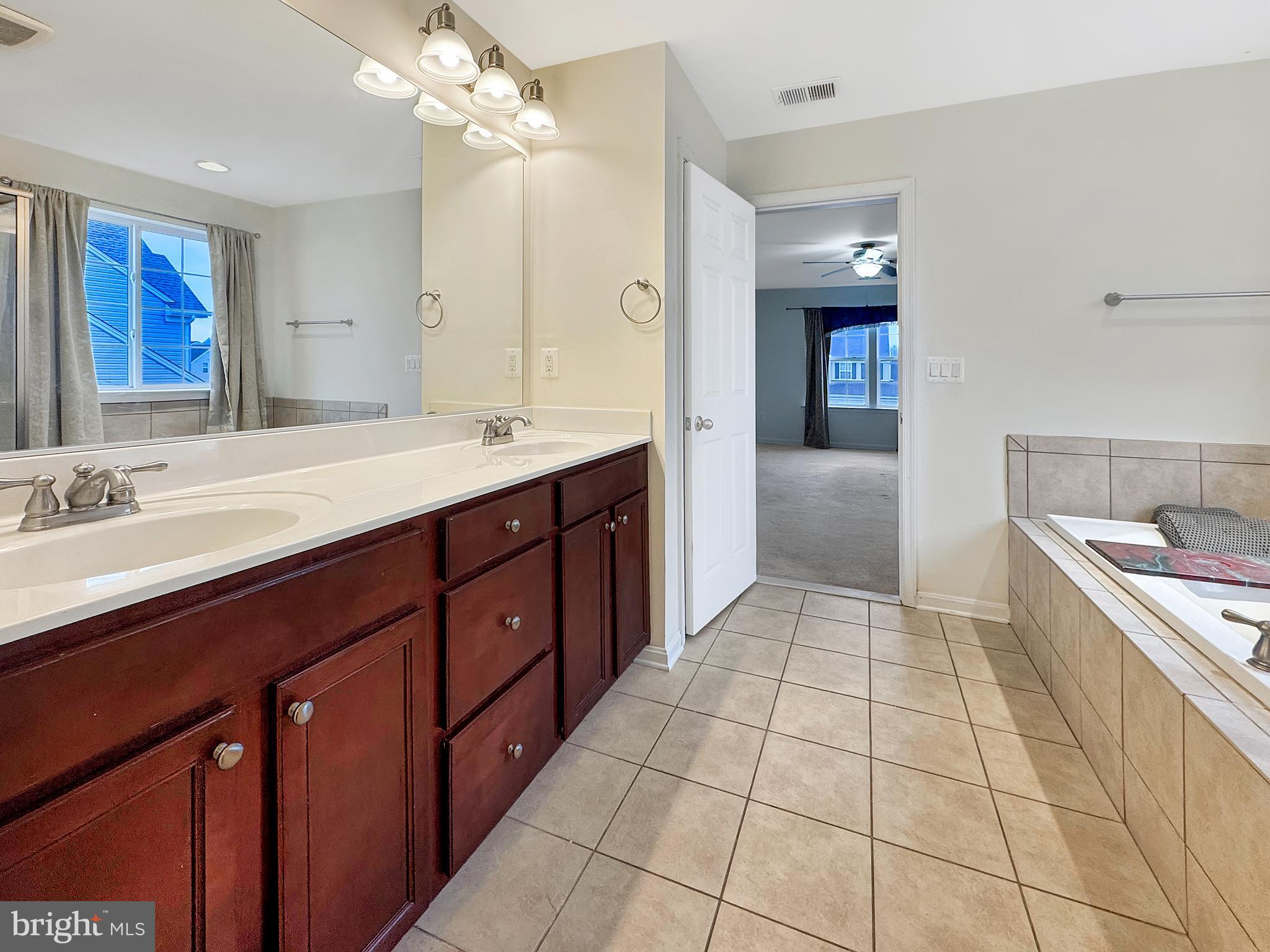 NORTH BROOK - Residential