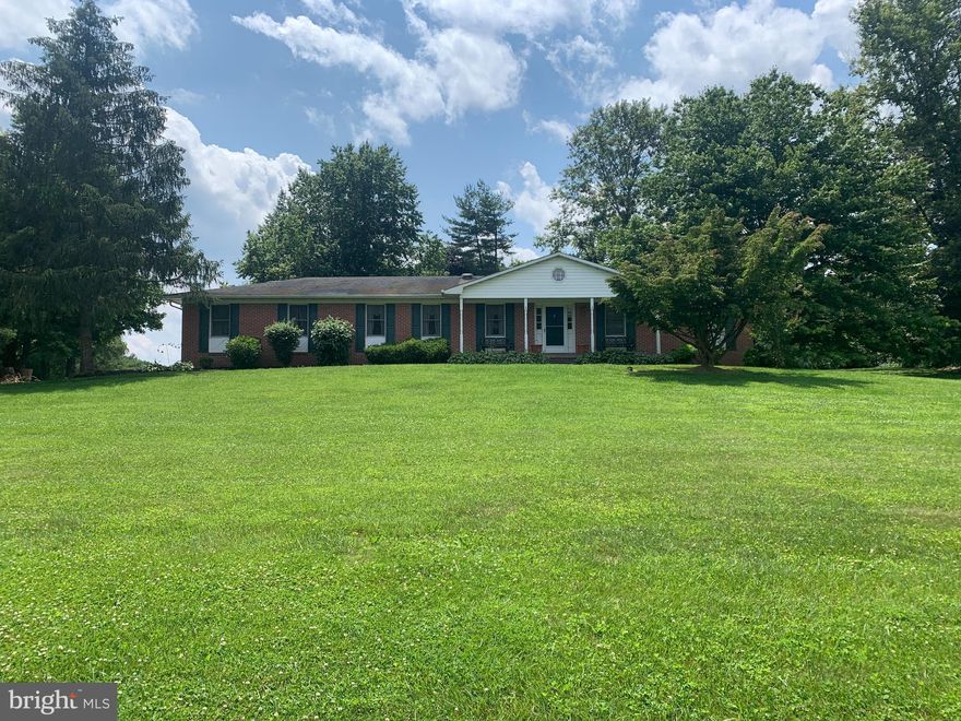 Well maintained all brick rancher sitting on a 1.62 acre awesome lot.  HW floors in much of the home, pluis vaulted ceiling in FR with wood burning fireplace.  Sit on the covered front porch or the large rear deck and enjoy the privacy this property will bring.