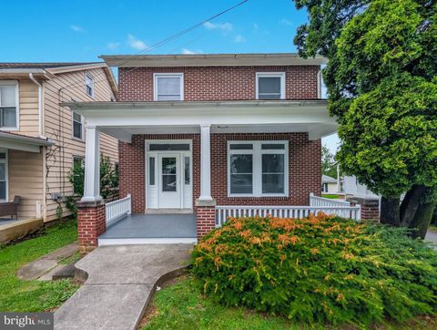 Photo of 729 E Main Street, EPHRATA, PA 17522 (MLS # PALA2072366)